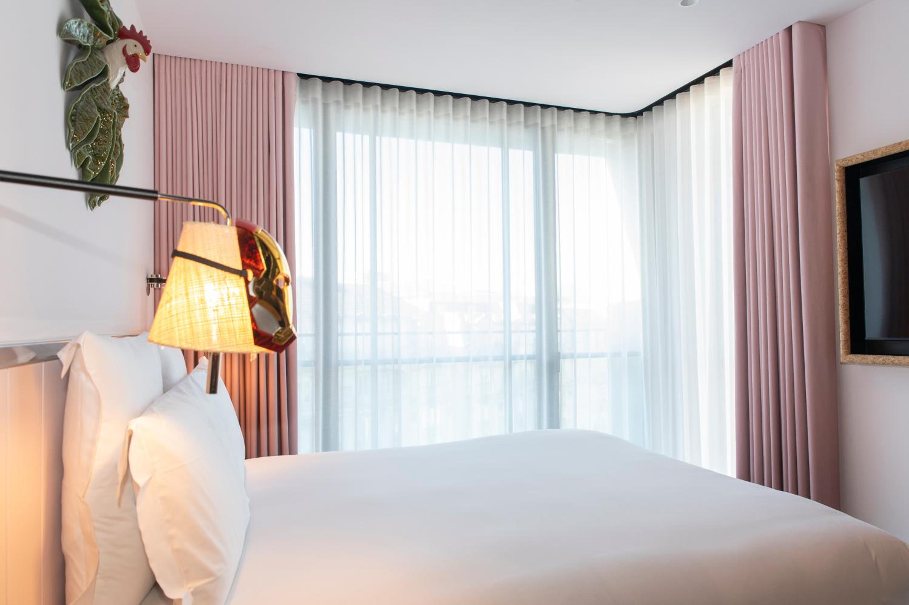SMALL MAMA Double Room with Balcony and Avenue View - Photo 6