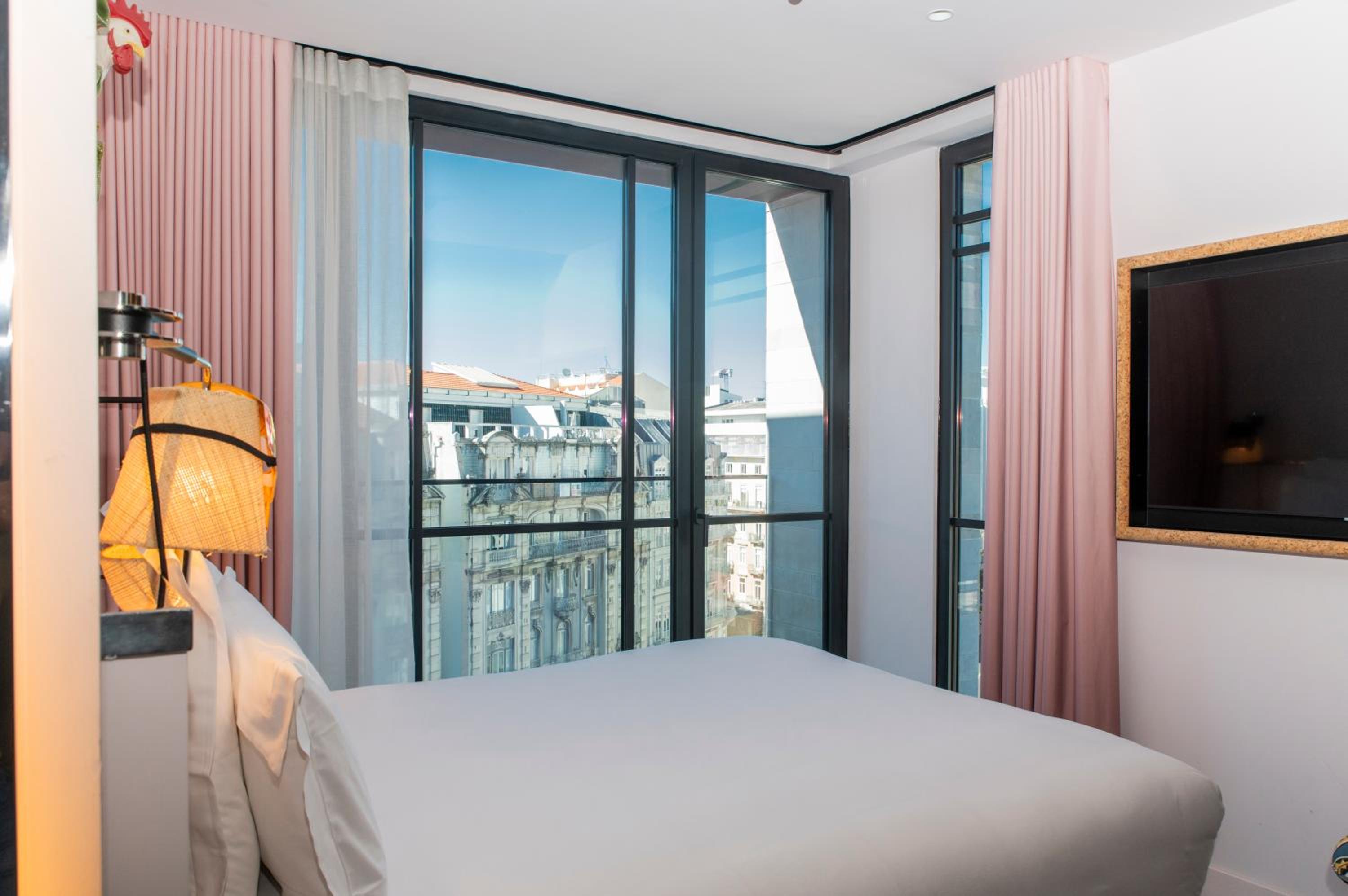 SMALL MAMA Double Room with Balcony and Avenue View - Photo 4