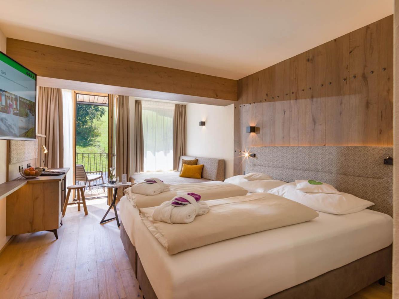Double Room with Balcony - Photo 1