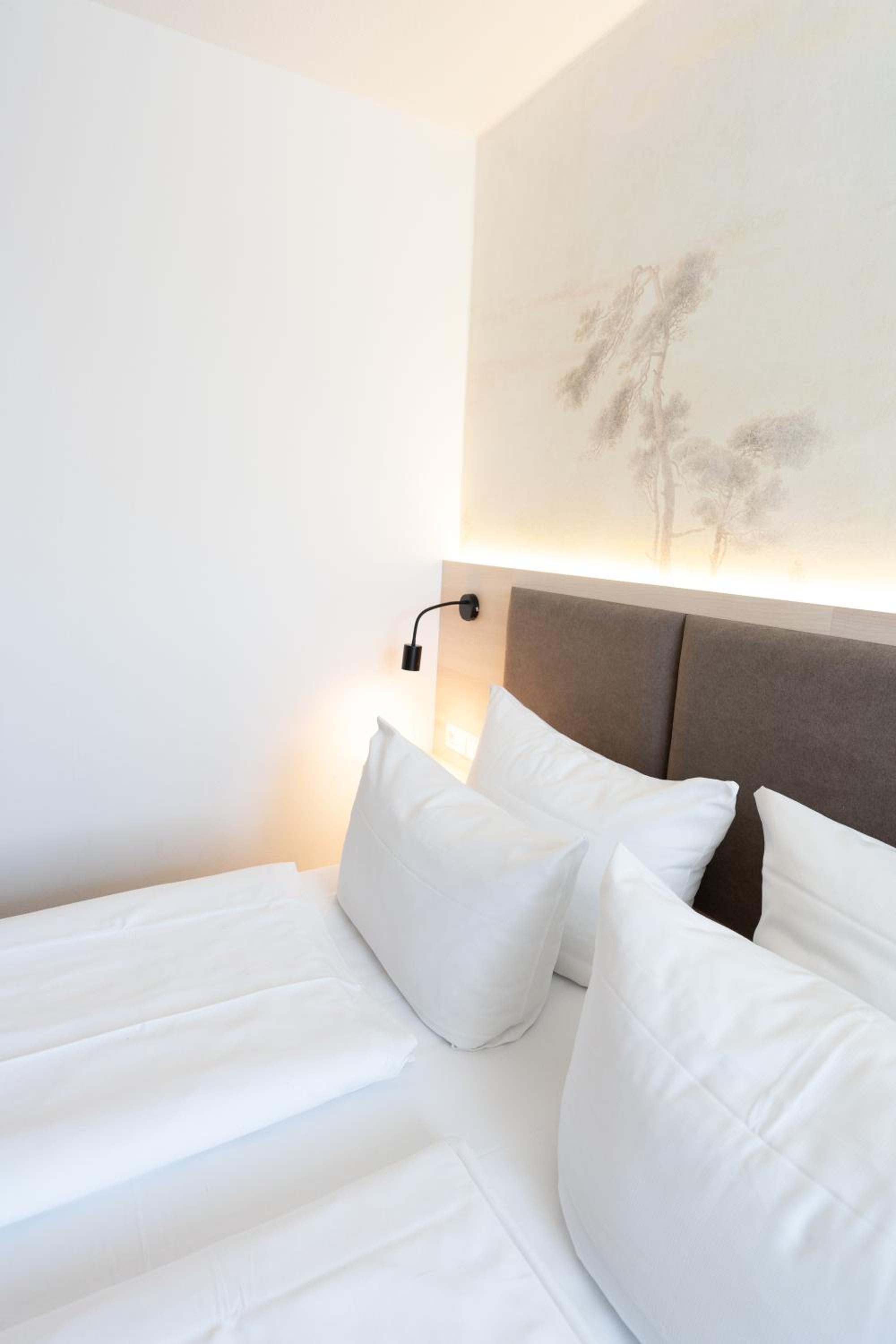 Standard Double Room - Photo 7