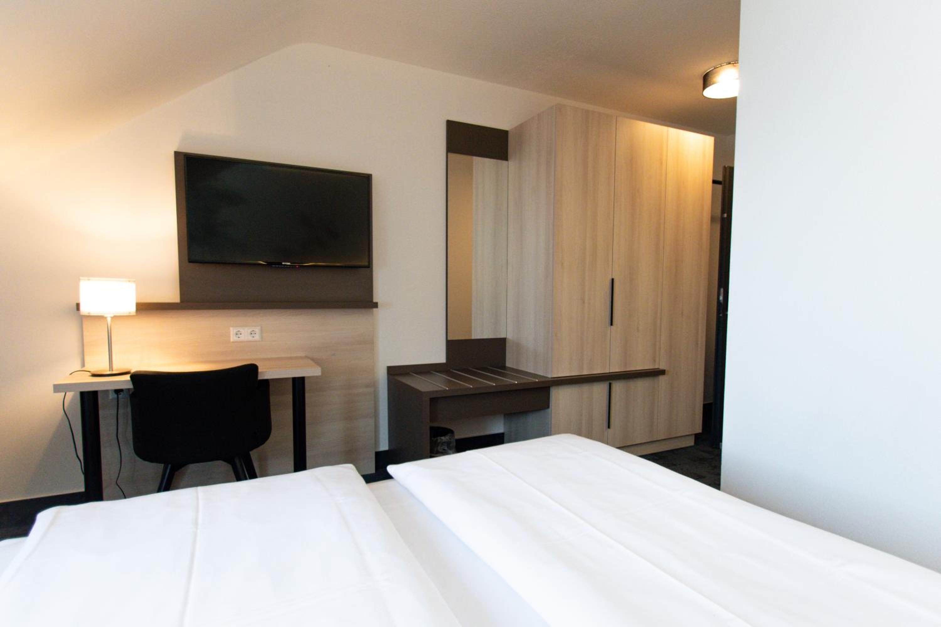 Standard Double Room - Photo 4