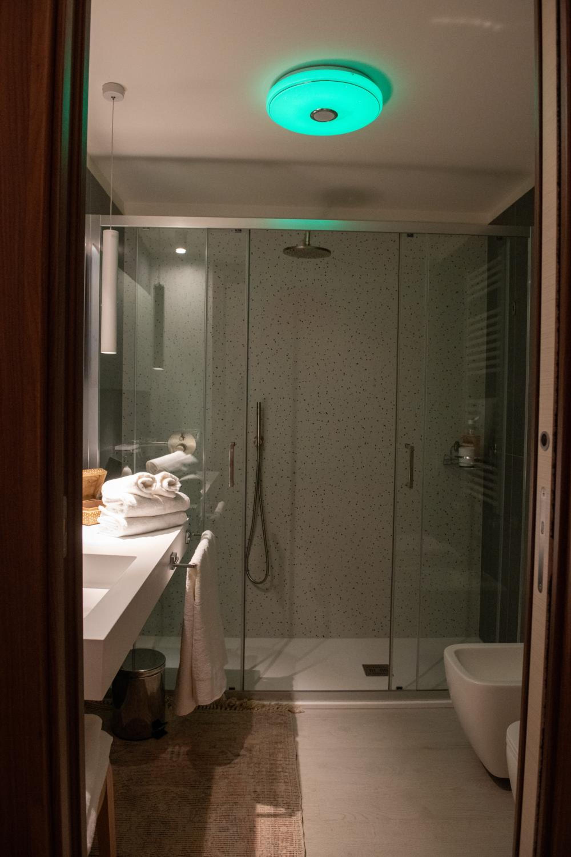 Double Room with Private Bathroom photo 2