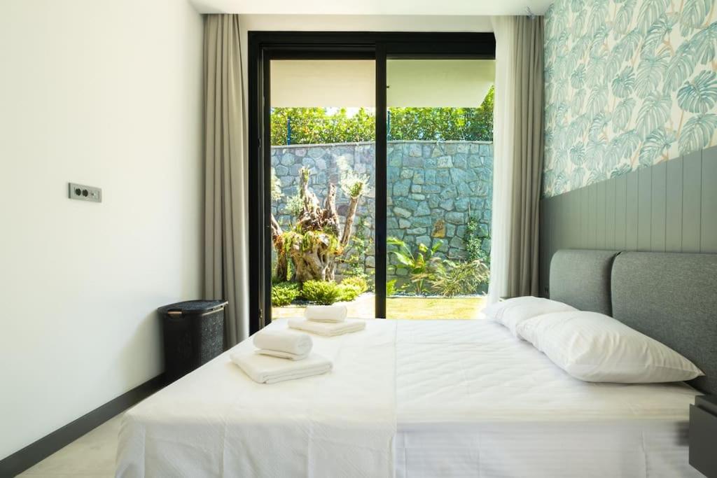 Three-Bedroom Villa photo 2