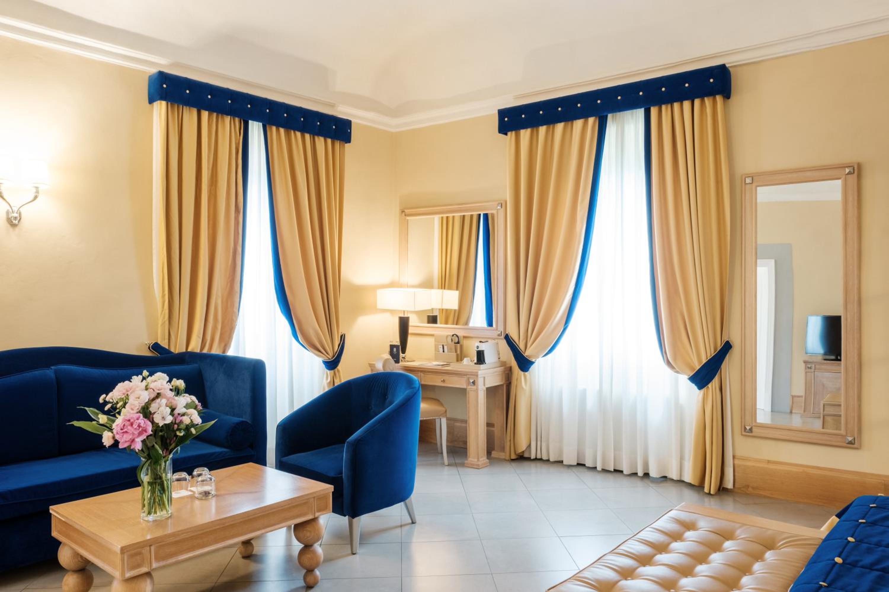 Deluxe Double Room - Photo 16
