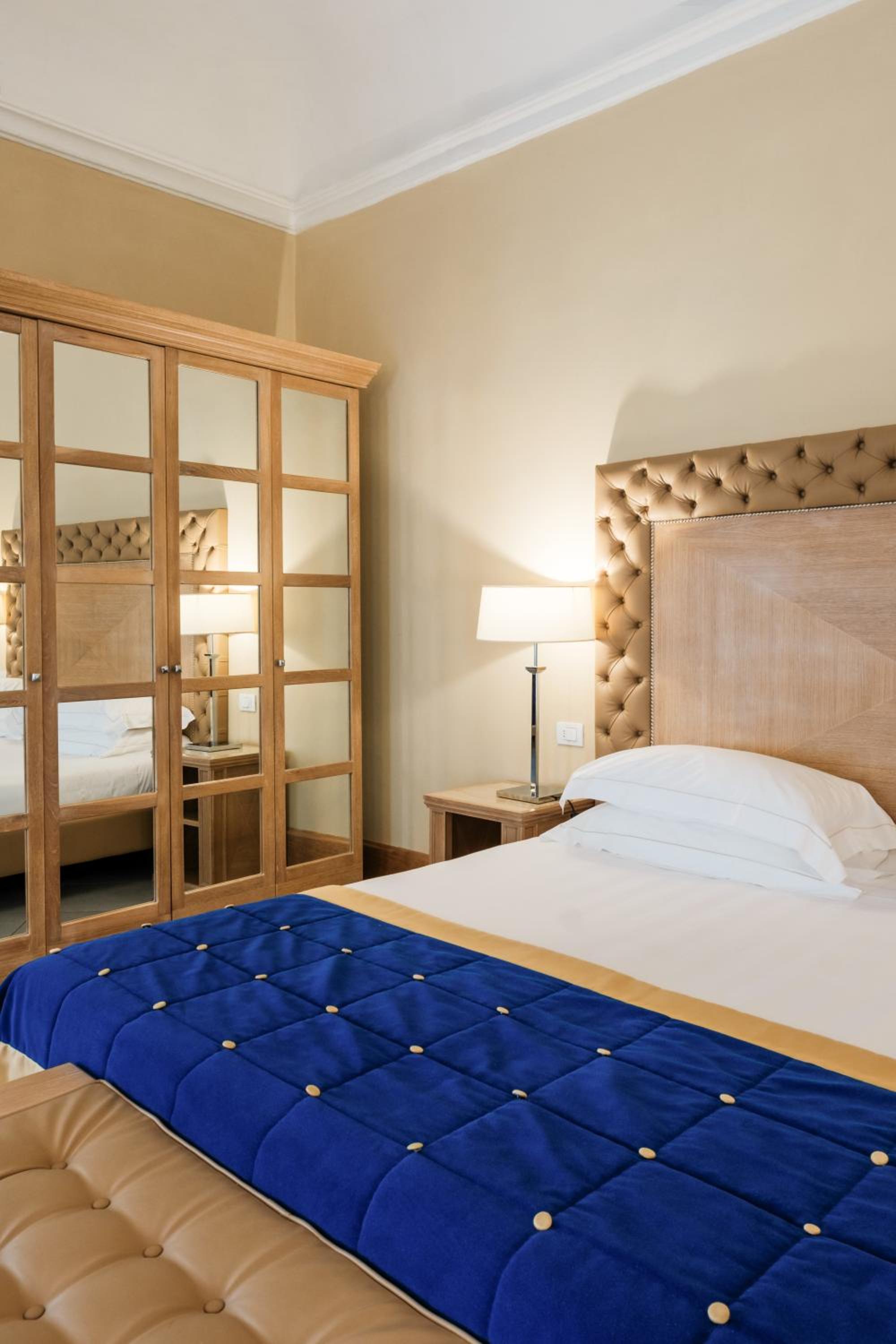 Deluxe Double Room - Photo 17