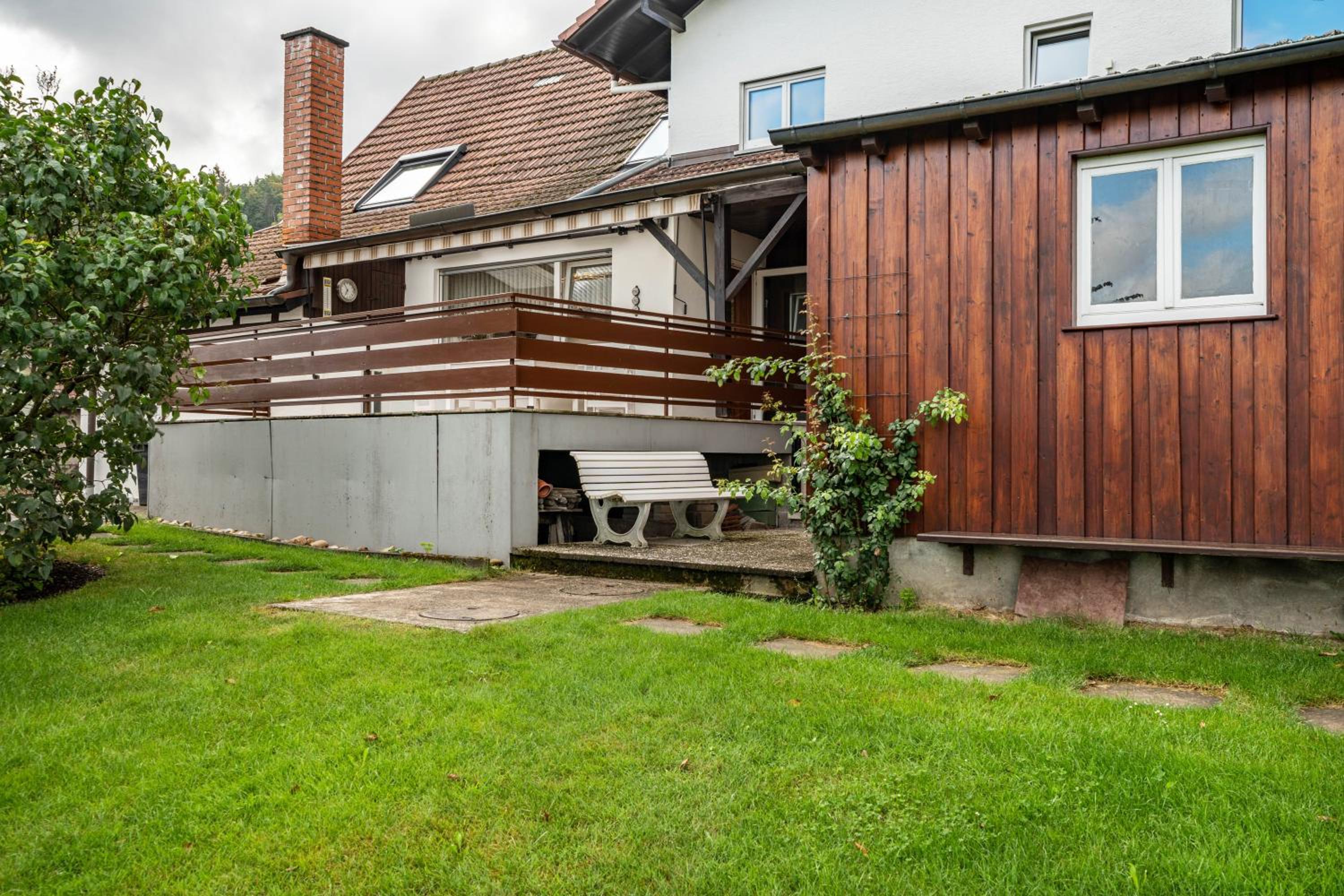 Two-Bedroom Deluxe Apartment with Garden View photo 2