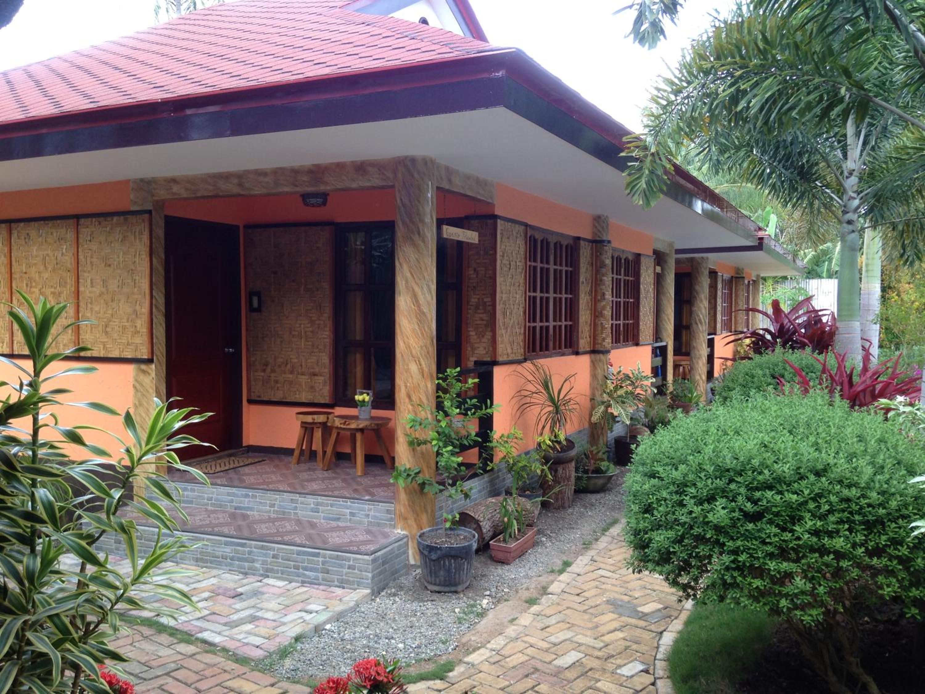 Family Room with Balcony - Photo 7