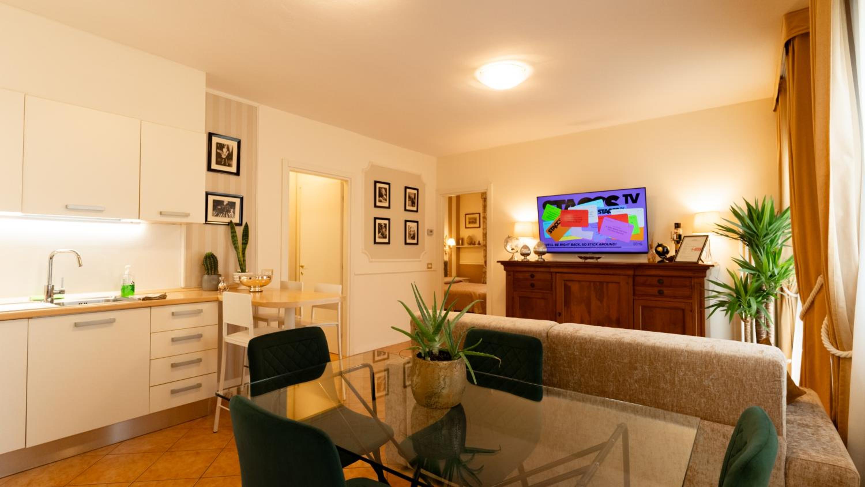 One-Bedroom Apartment photo 1