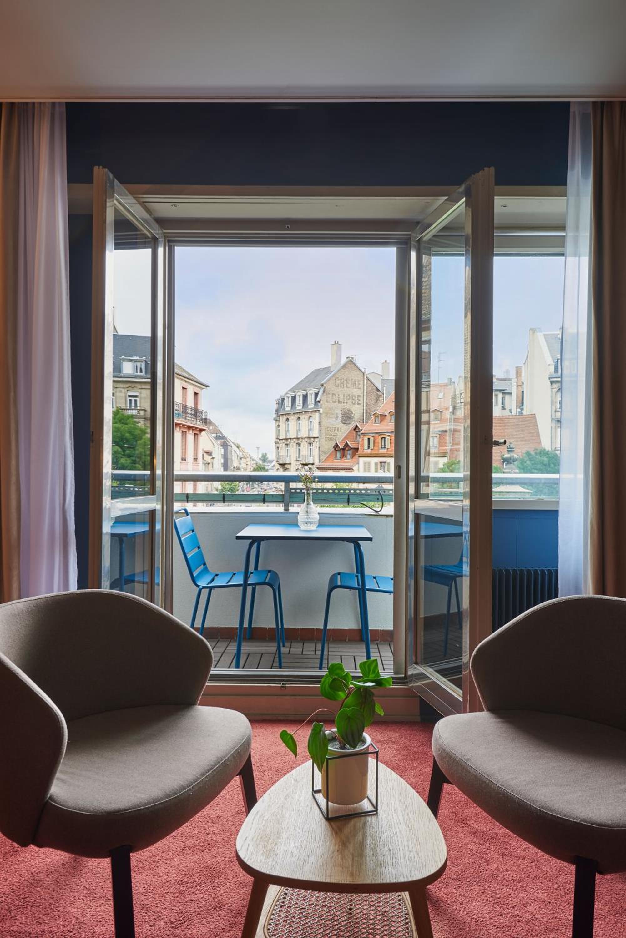 Superior Suite with Balcony thumbnail 5