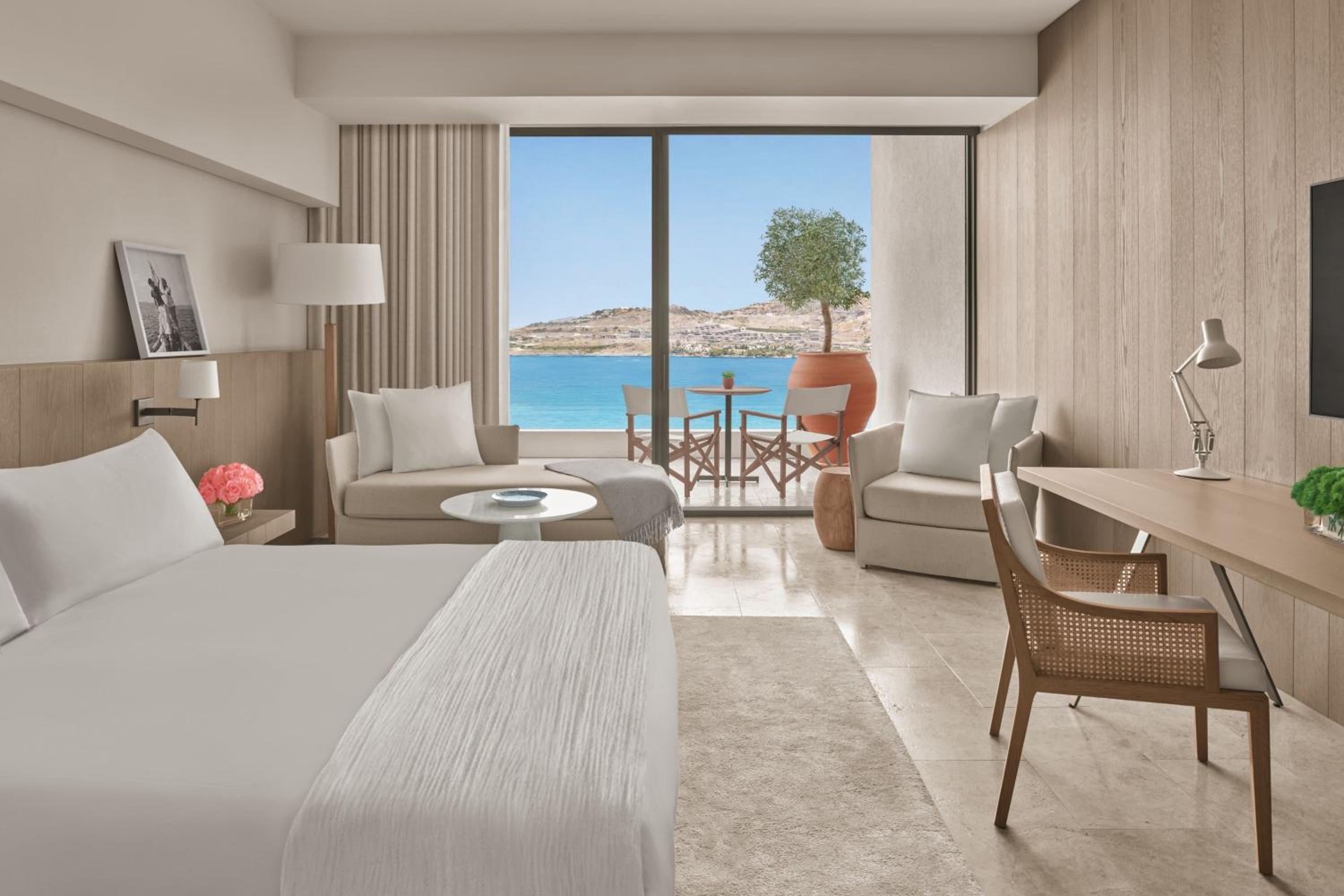 Chambre Lit King-Size de Luxe – Vue sur la Mer et Balcon