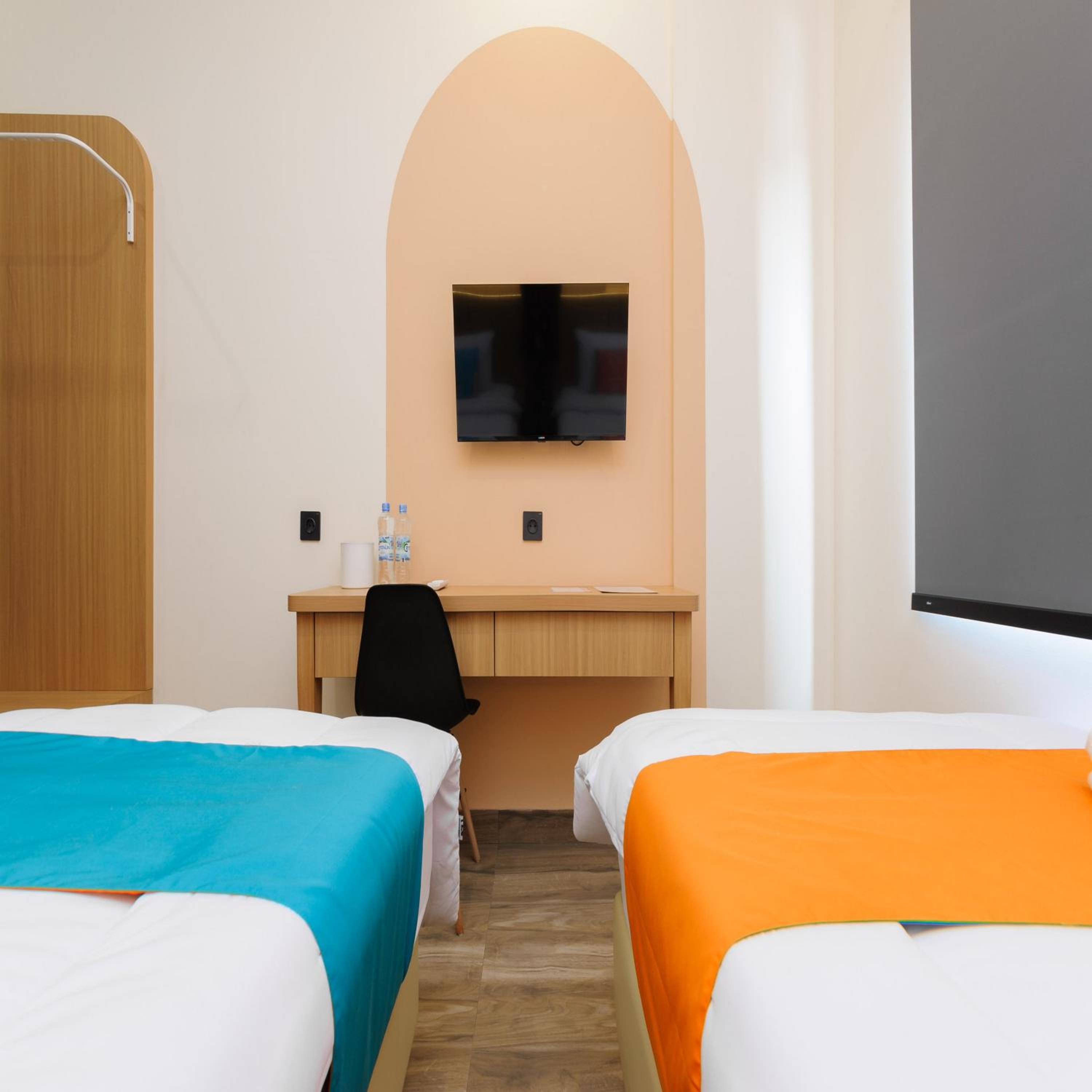 Twin Room - Photo 3