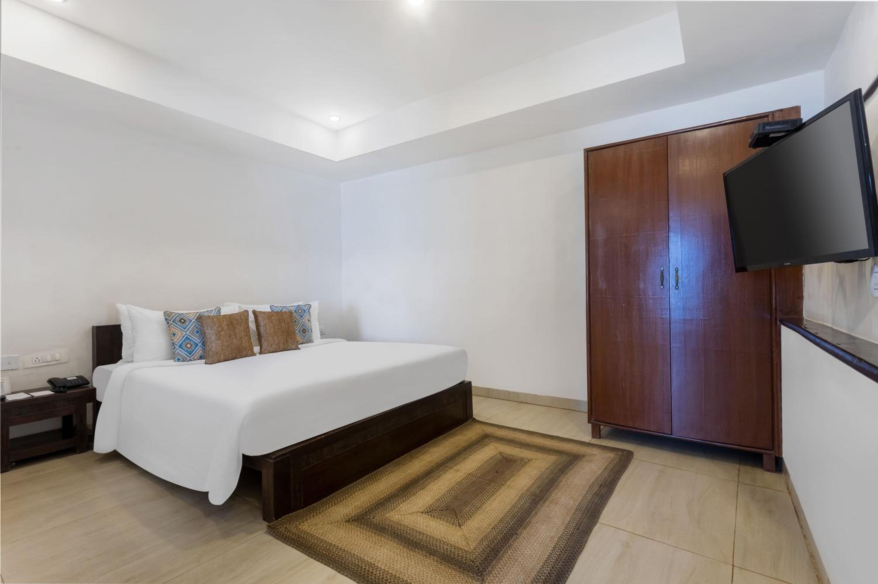 King Room with Balcony - 15% Discount on Food & Beverages (Not Applicable on Room Service) - Photo 2