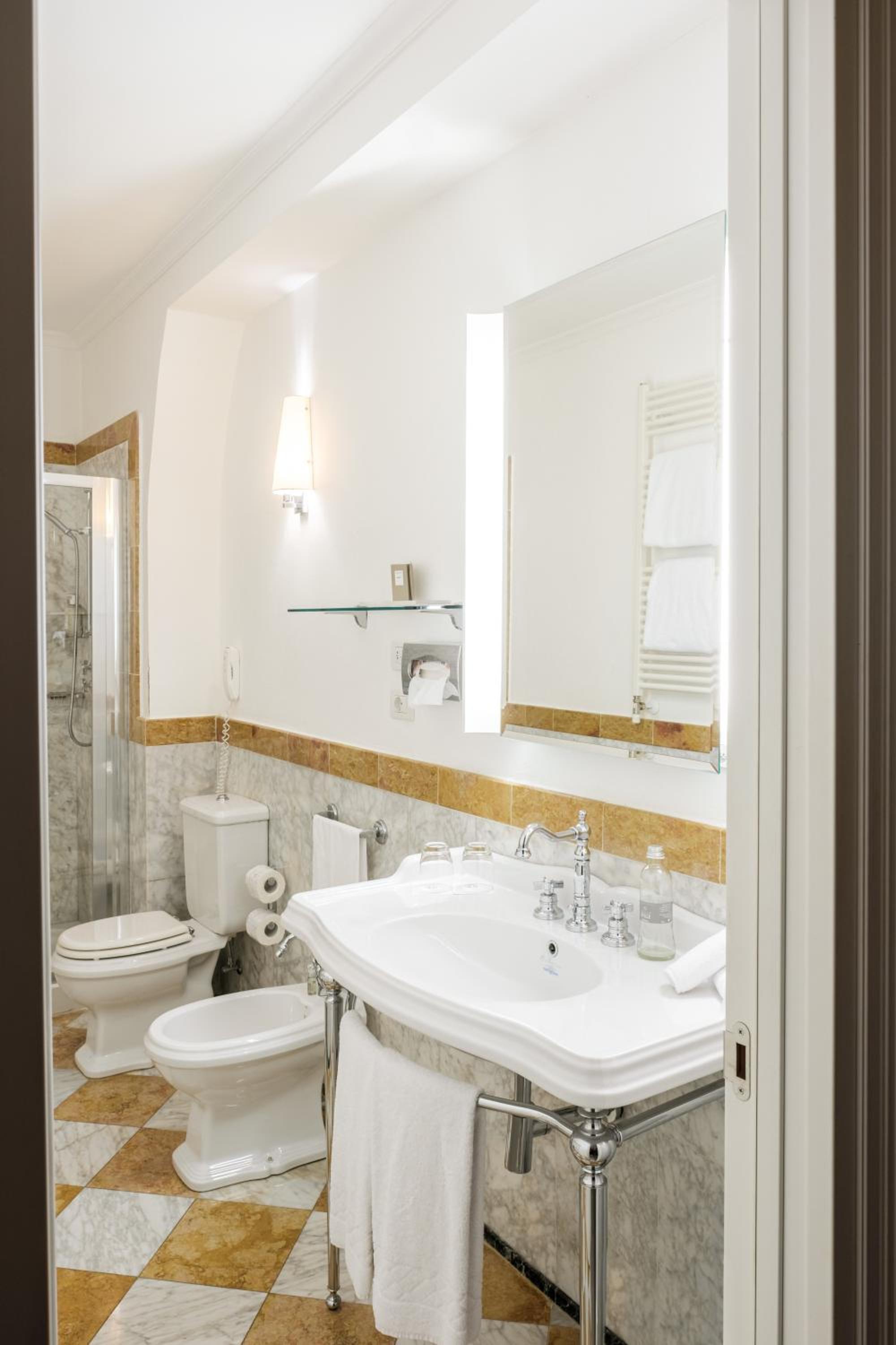 Superior Double Room - Photo 8