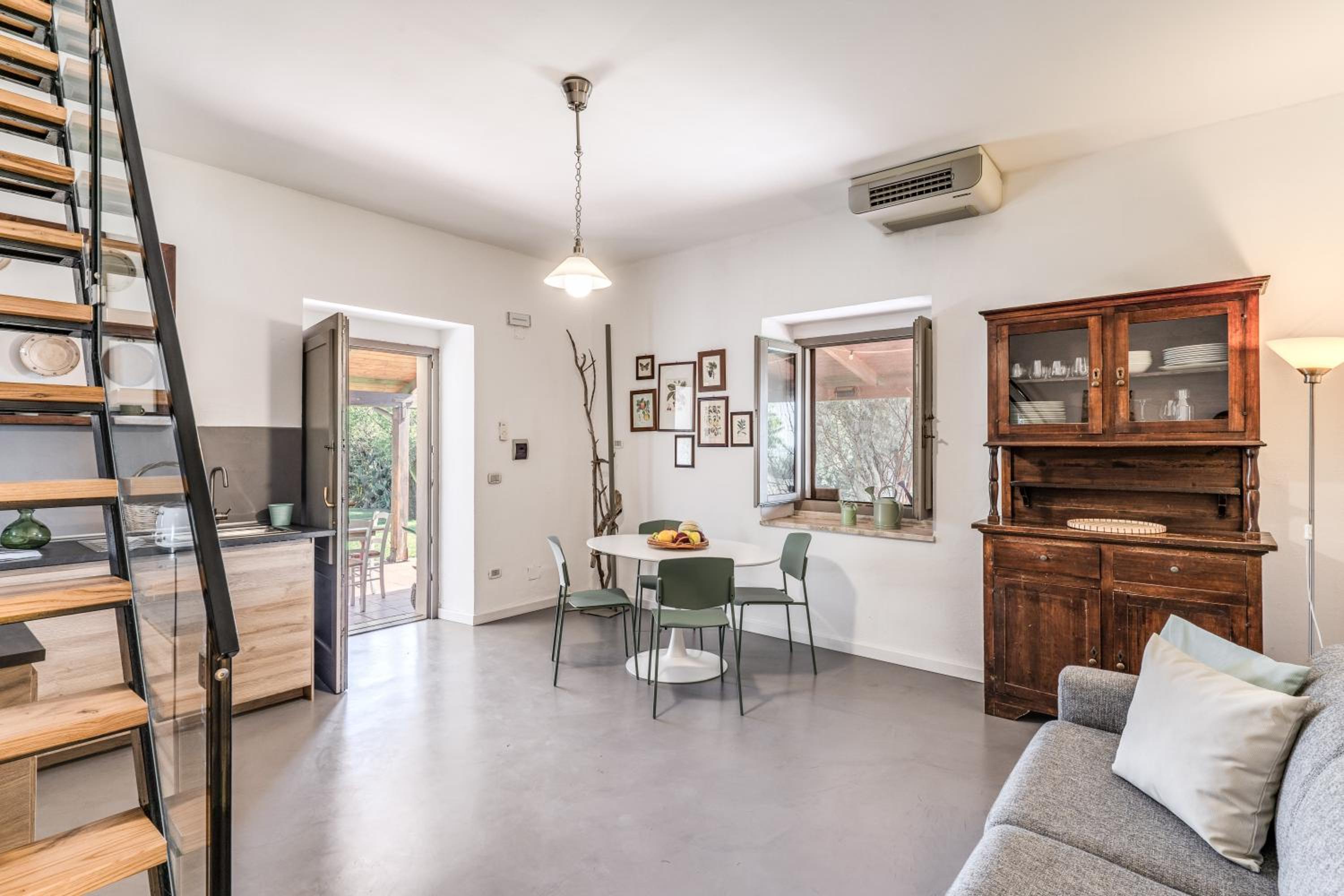 Apartment - Split Level photo 2