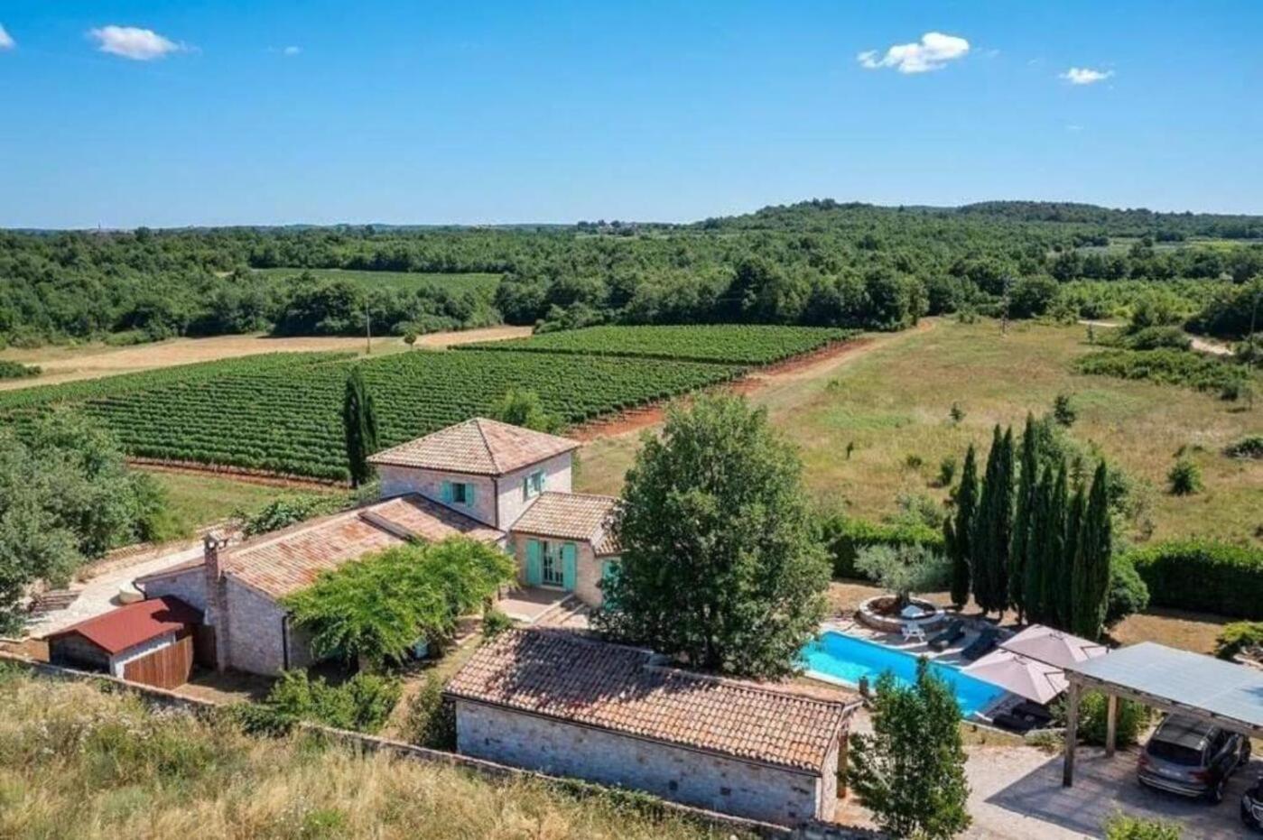 Villa photo 2