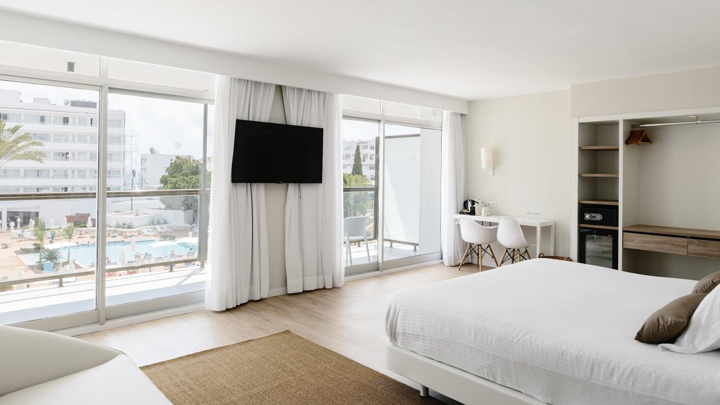 Junior Suite Pool View - Photo 1