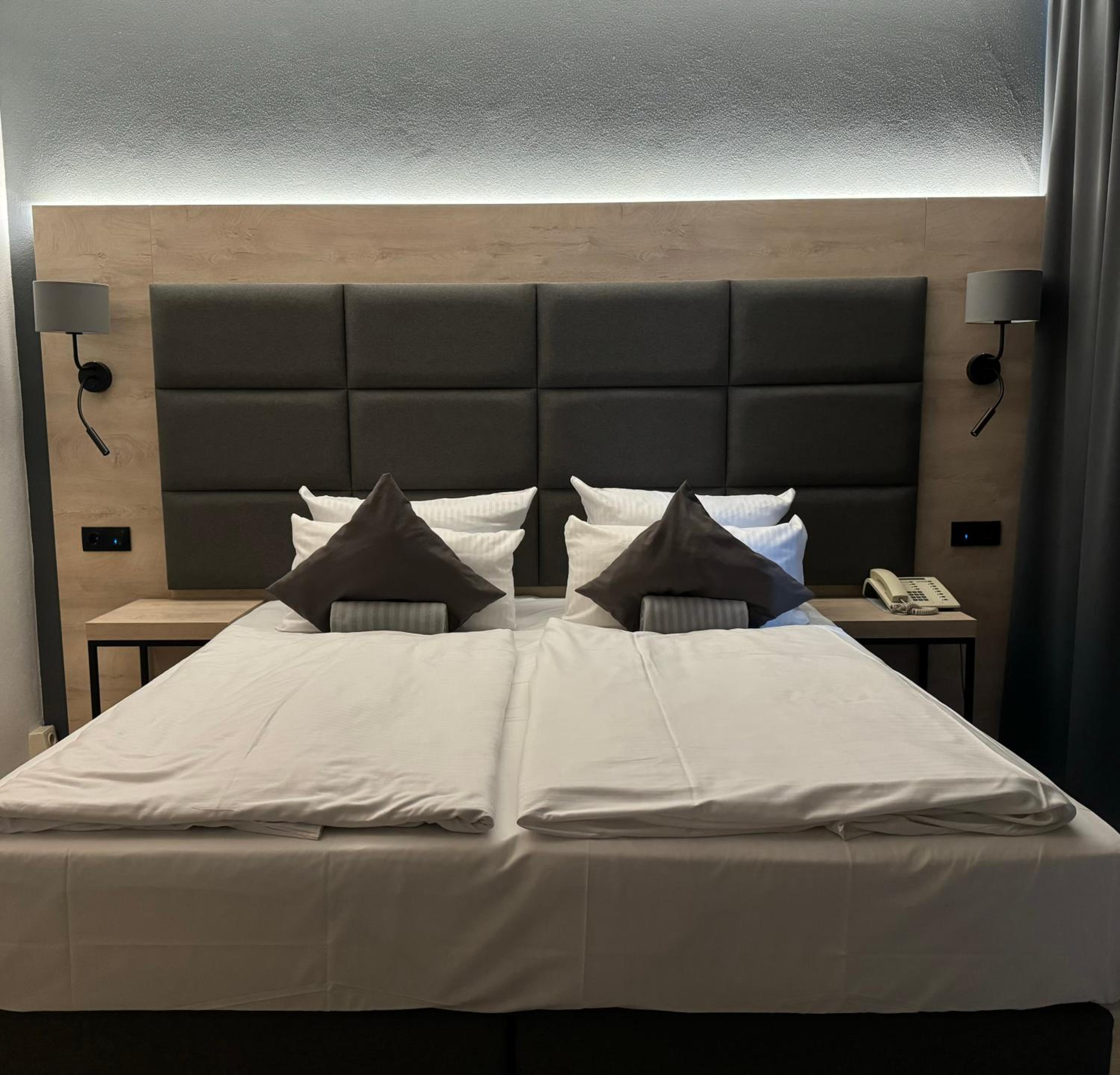 Double Room - Photo 5