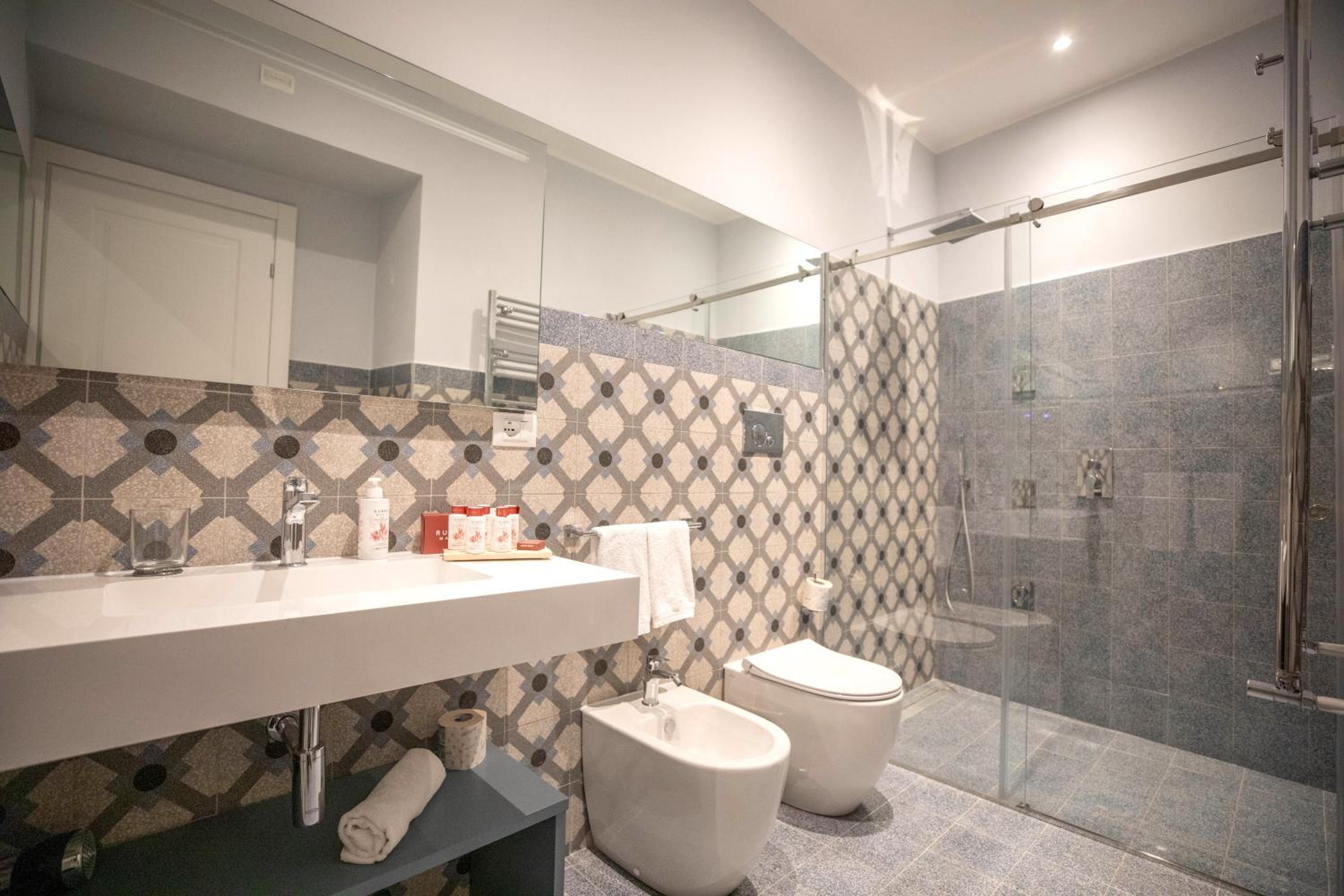 Double Room with Private Bathroom photo 2