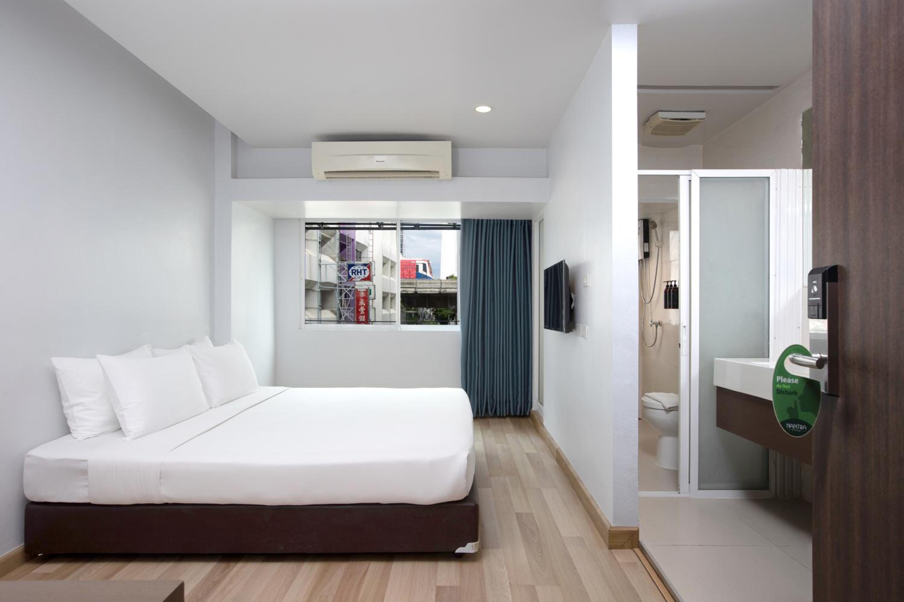Standard King Room photo 3