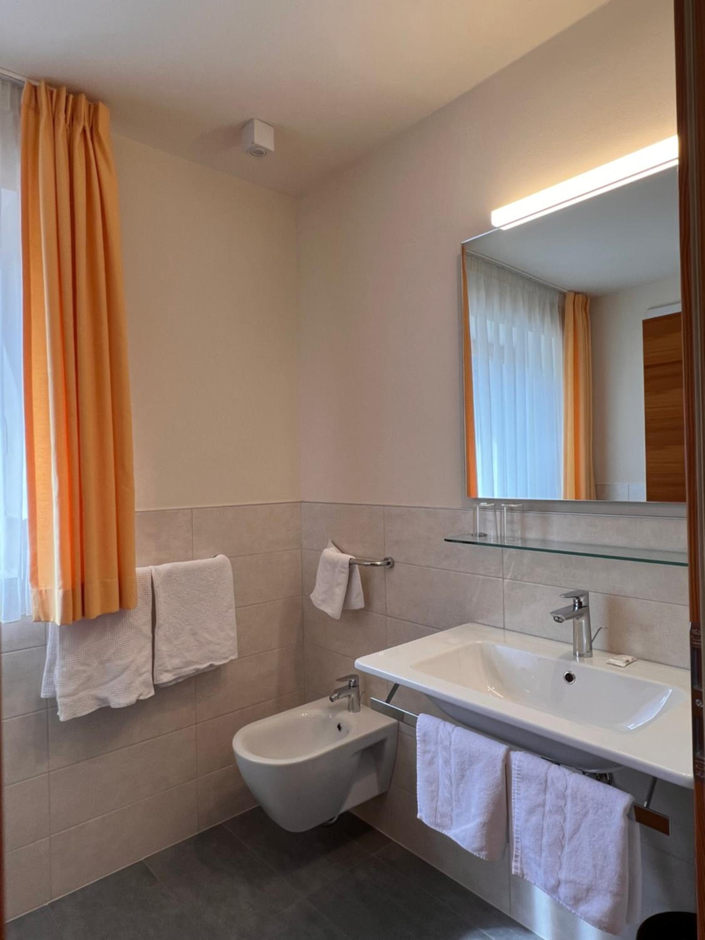Double or Twin Room without Balcony - Photo 2