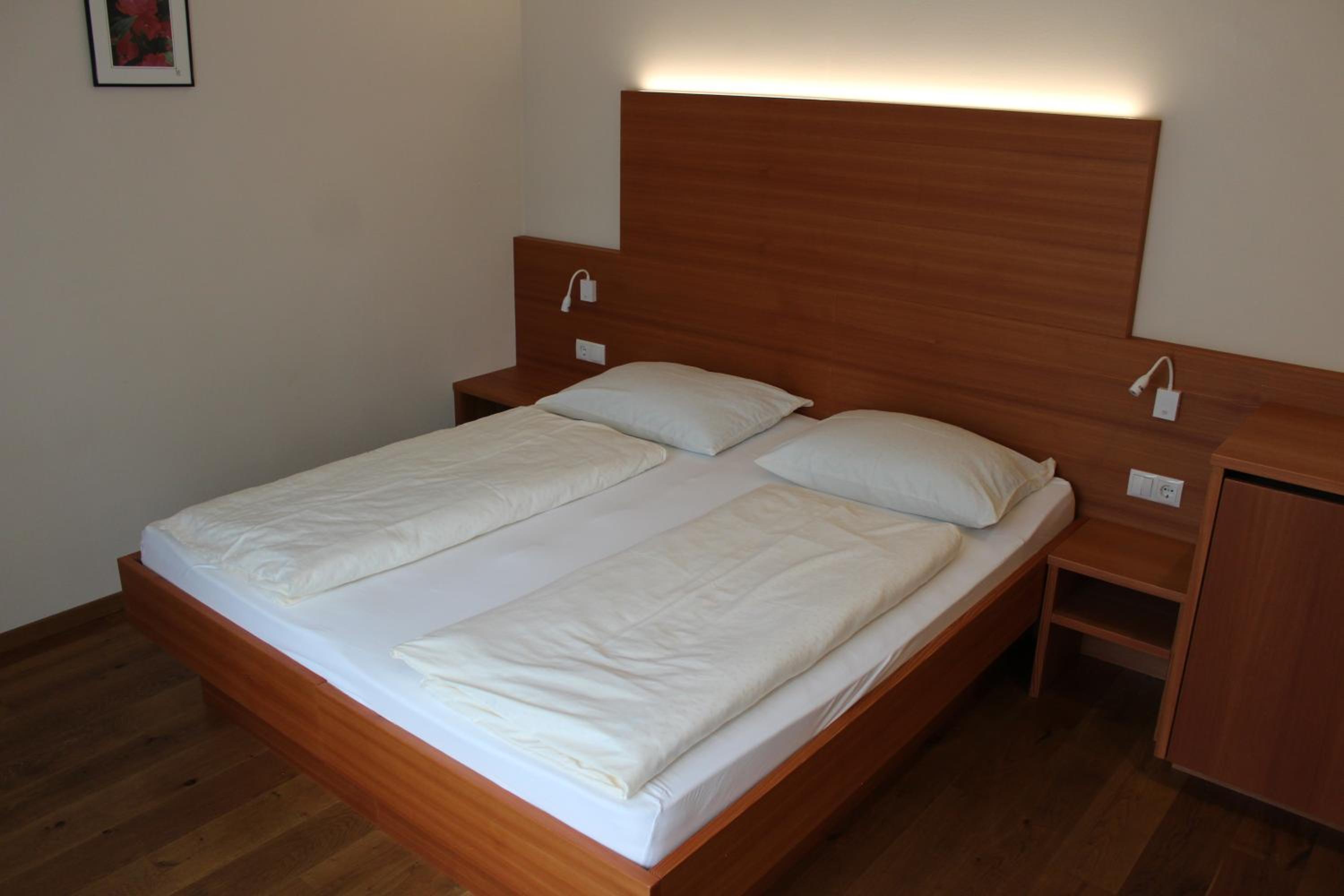 Double or Twin Room without Balcony - Photo 6