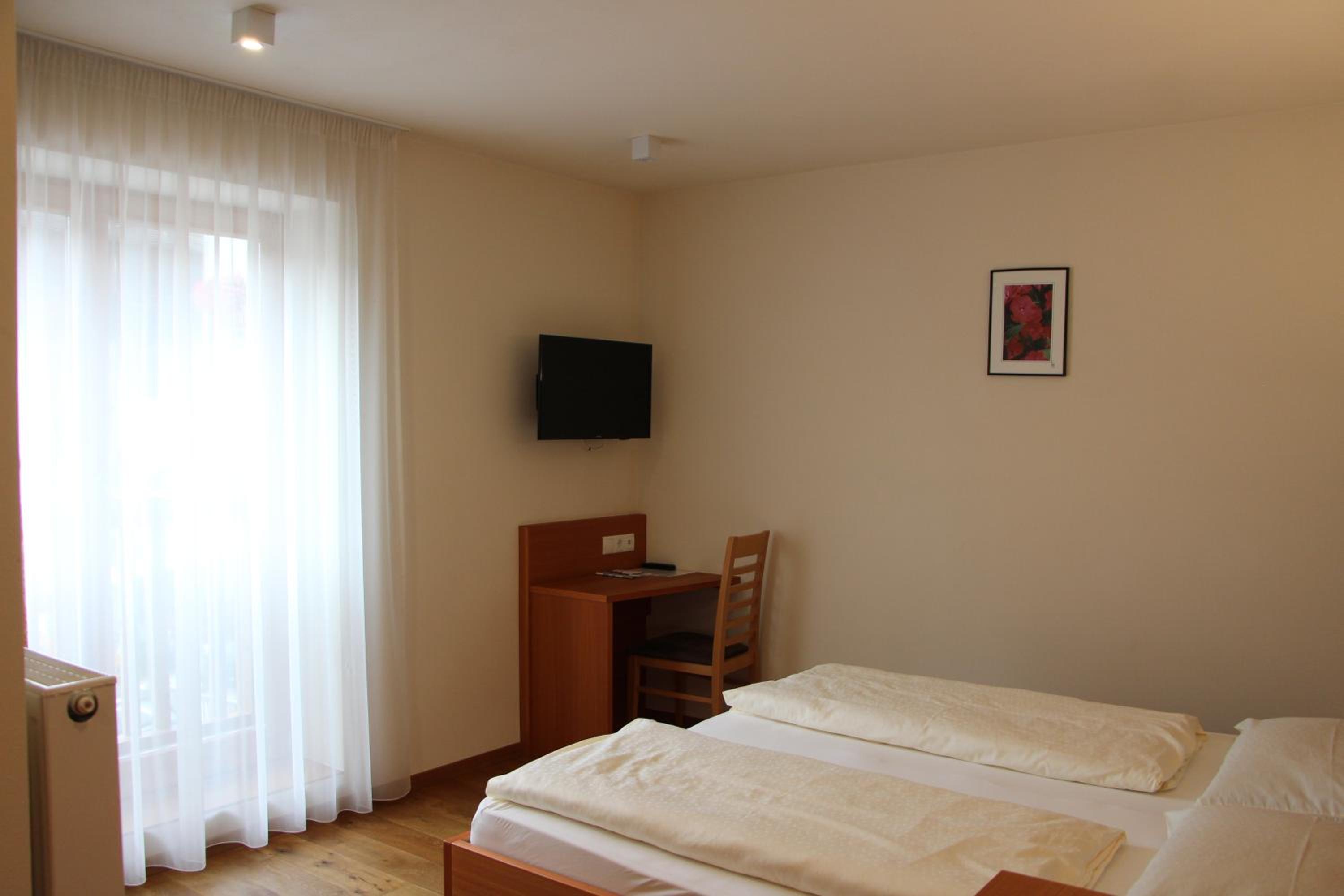 Double or Twin Room without Balcony - Photo 7