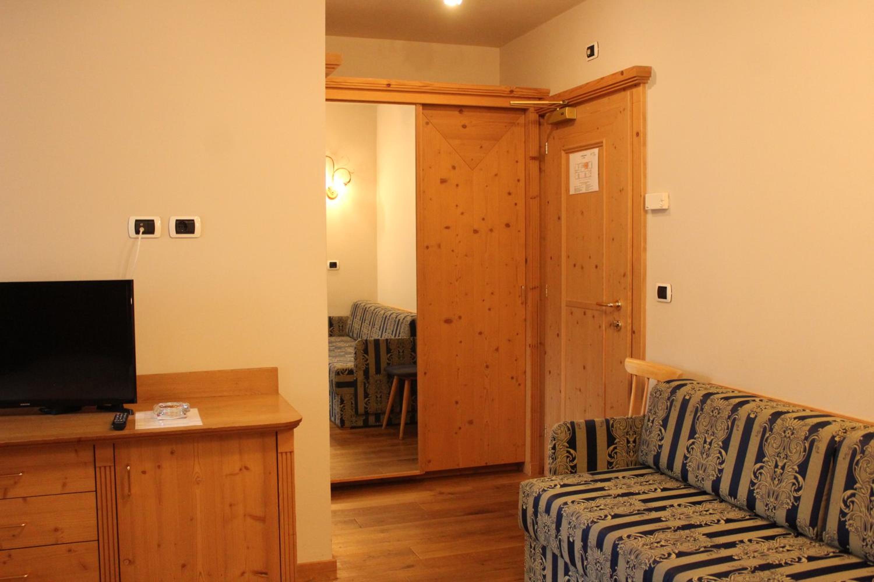 Double Room without Balcony - Photo 5