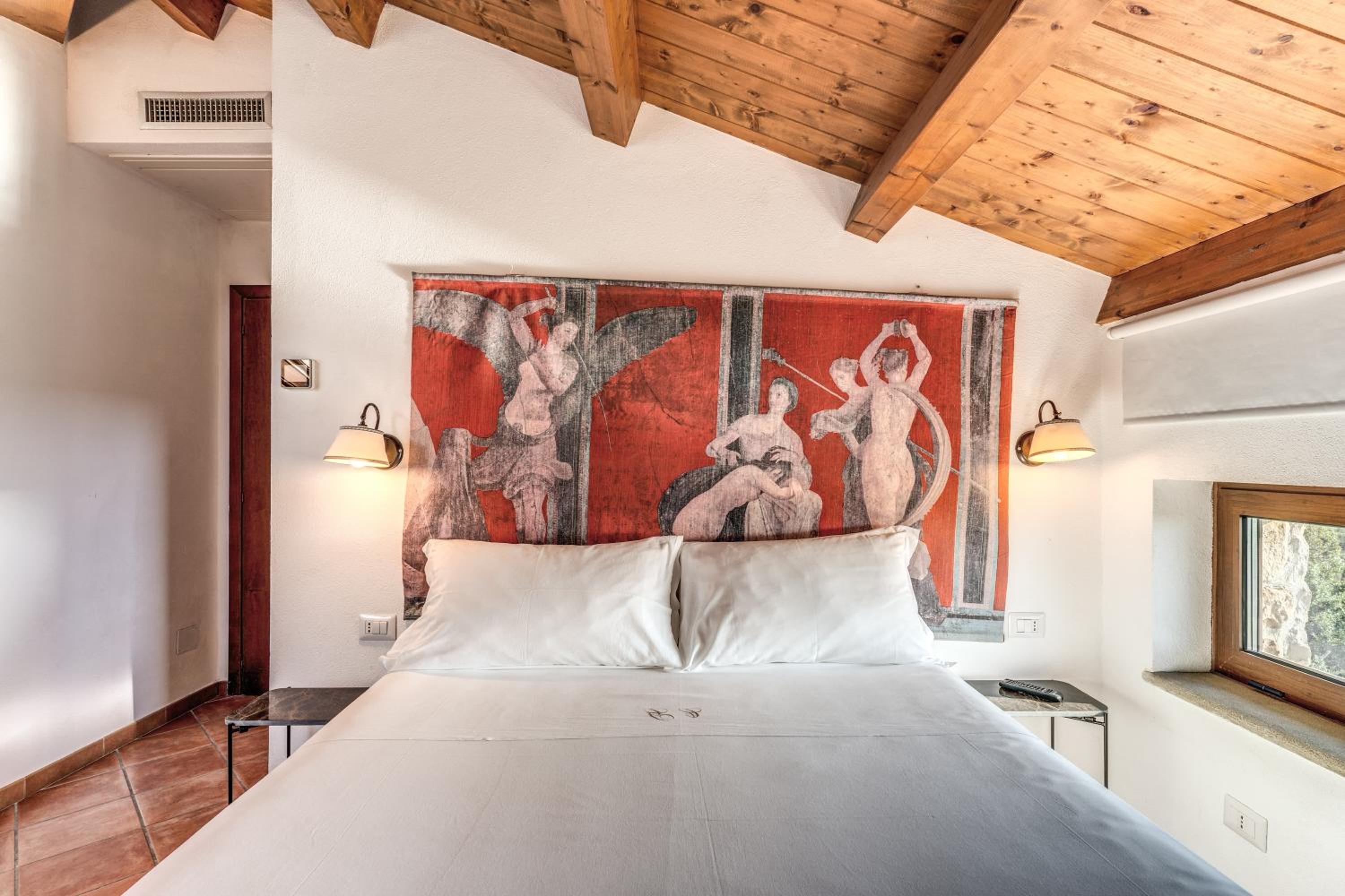 Deluxe Room (2 Adults + 1 Child)