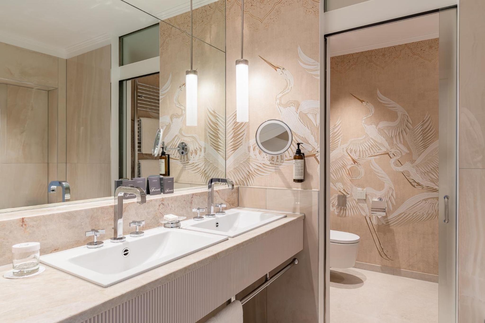 Signature Room with Lake View - Photo 2