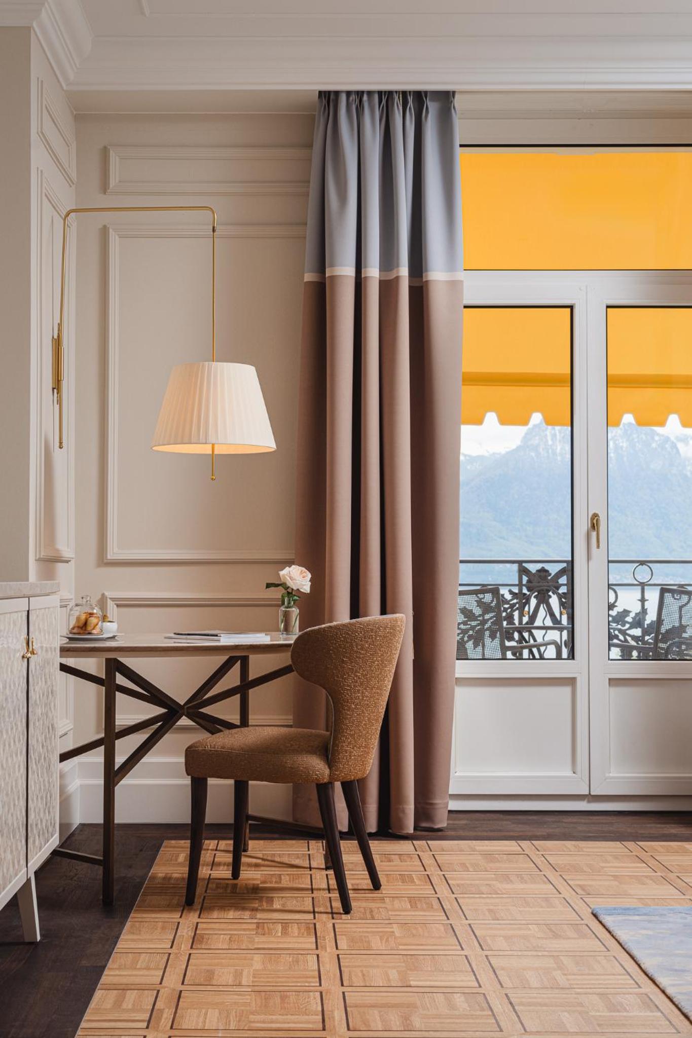 Signature Room with Lake View - Photo 6