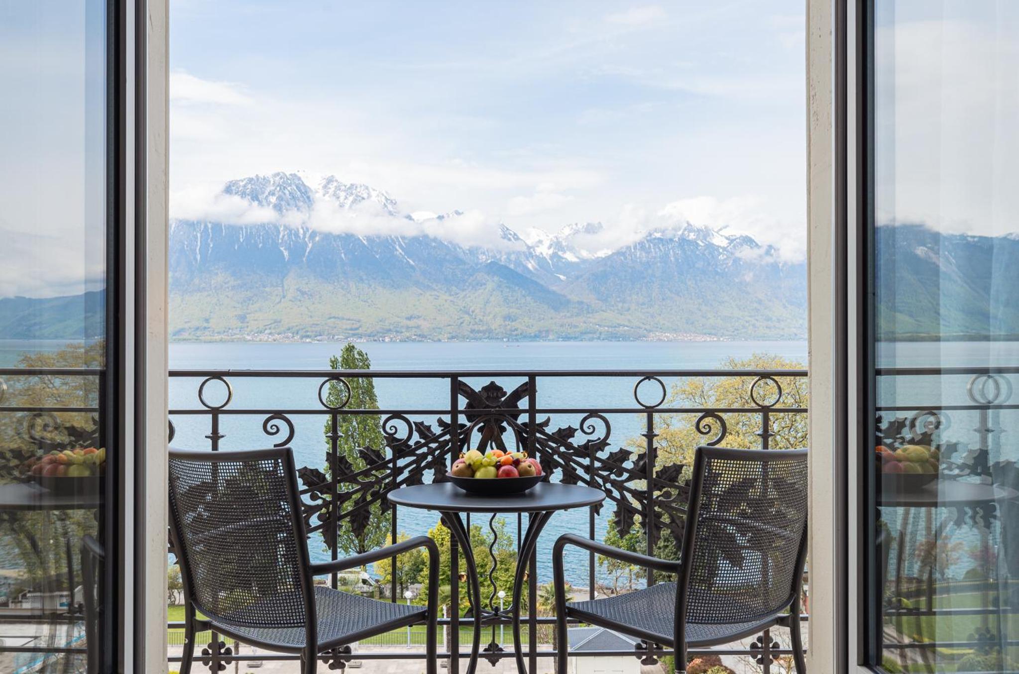 Signature Room with Lake View - Photo 4