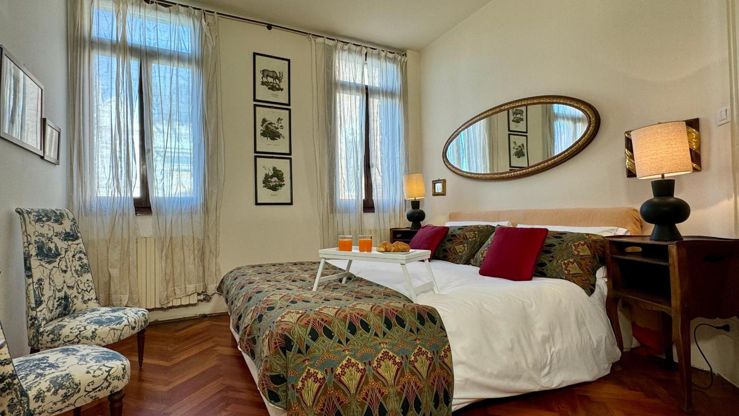 Deluxe One-Bedroom Apartment With City View photo 1