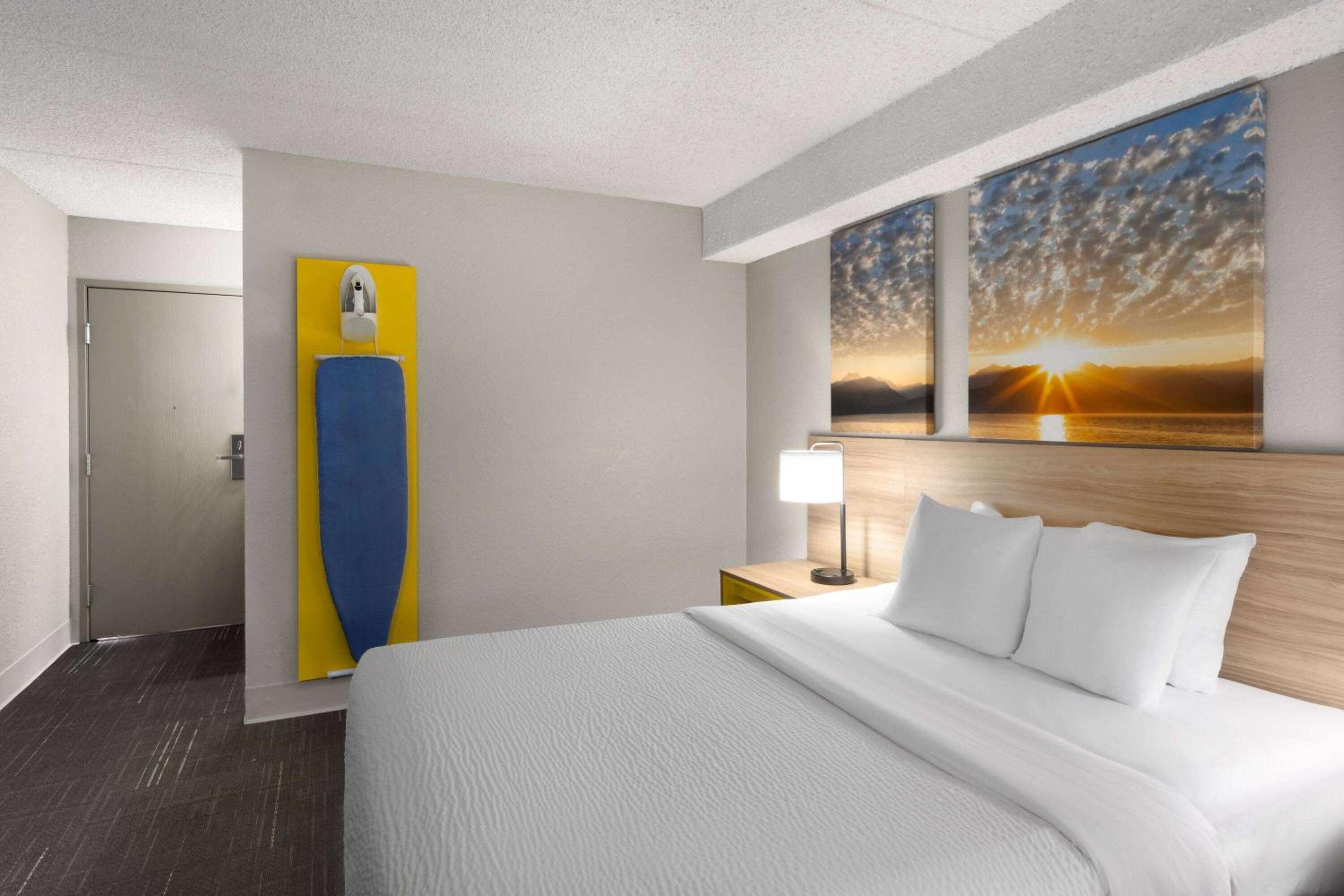 King Room - Non-Smoking - Photo 3