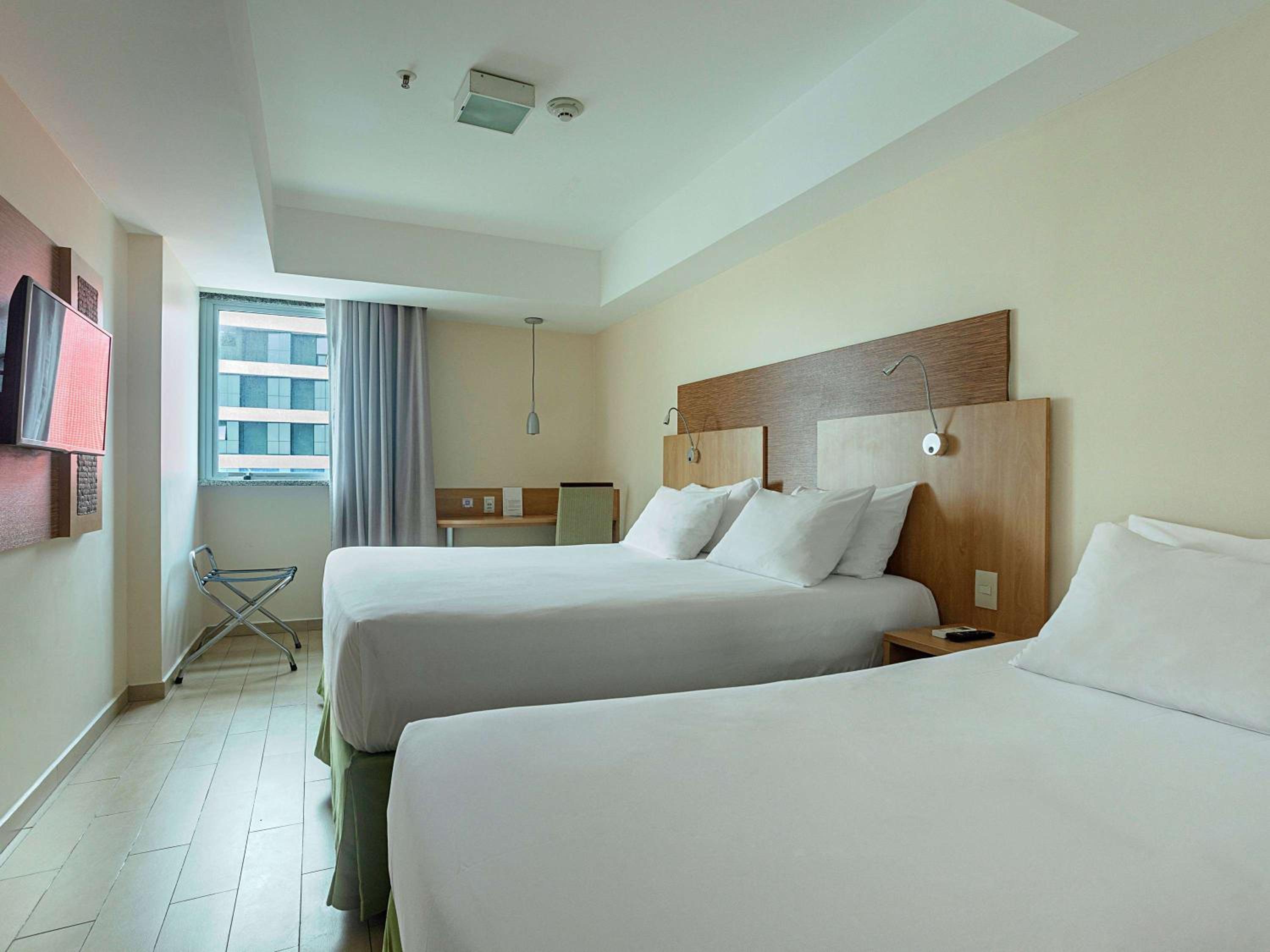 Standard Room with One Double Bed and One Single Bed photo 1