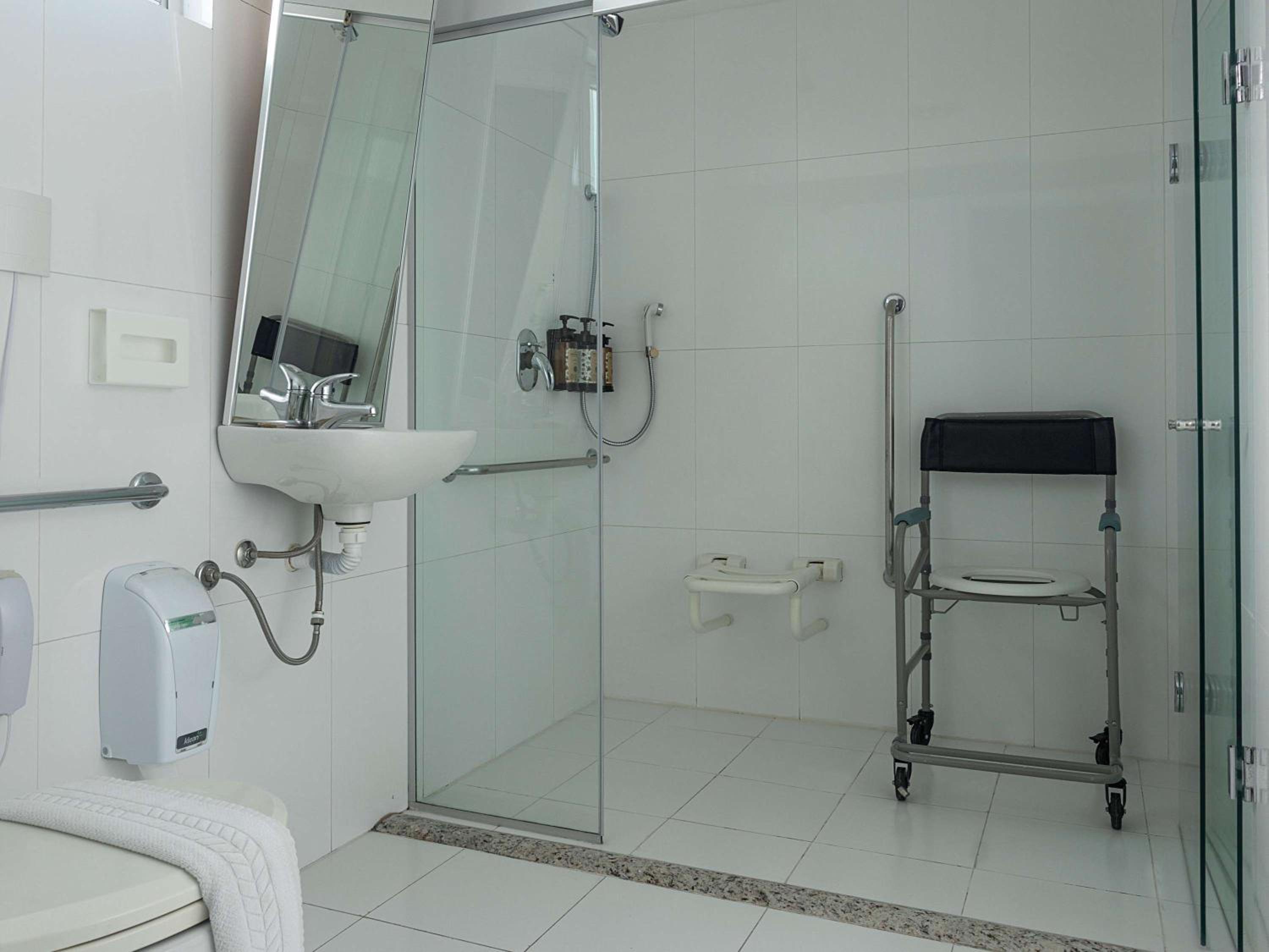 Standard Double Room - Disability Access photo 3