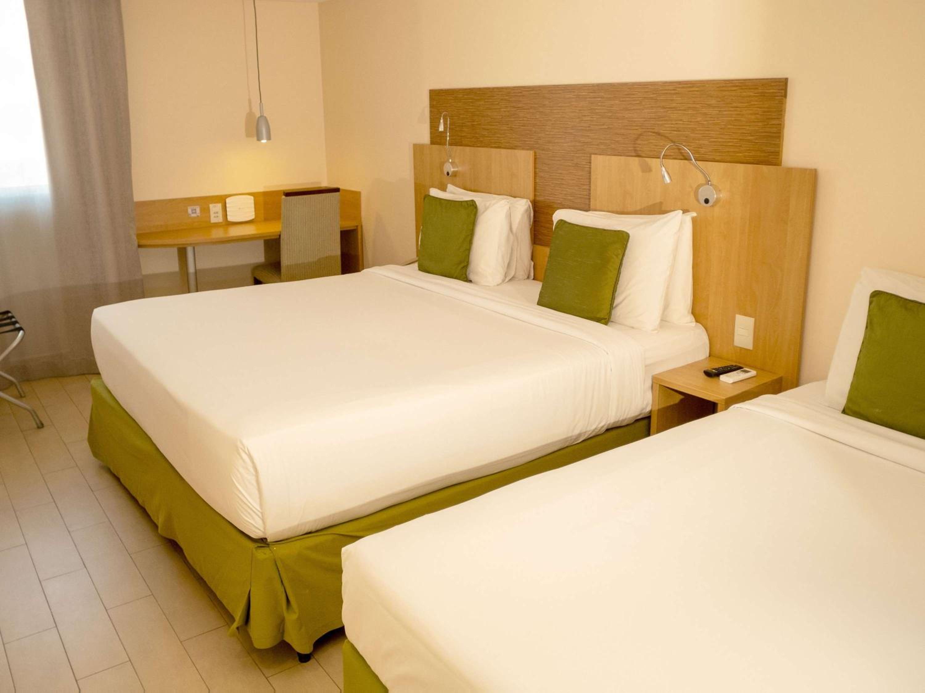 Standard Room with One Double Bed and One Single Bed photo 2
