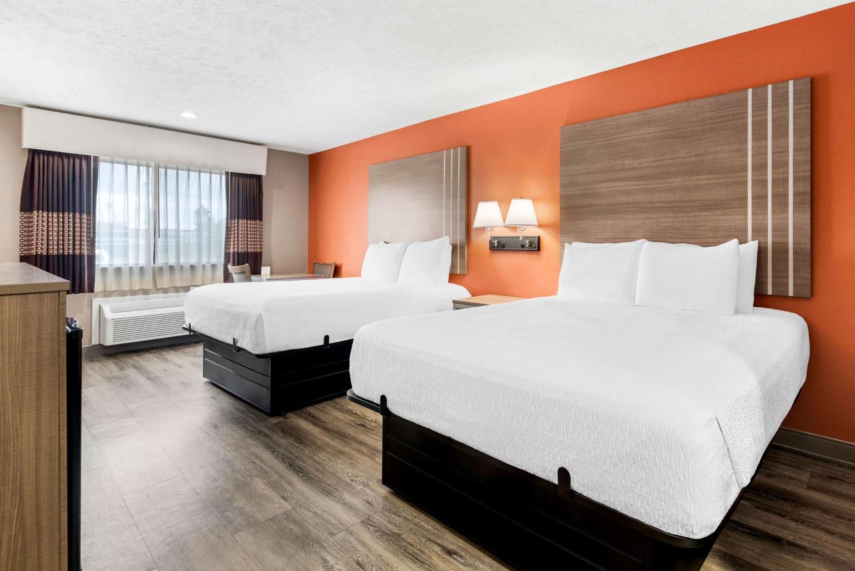 Queen Room with Two Queen Beds - Non-Smoking photo 1