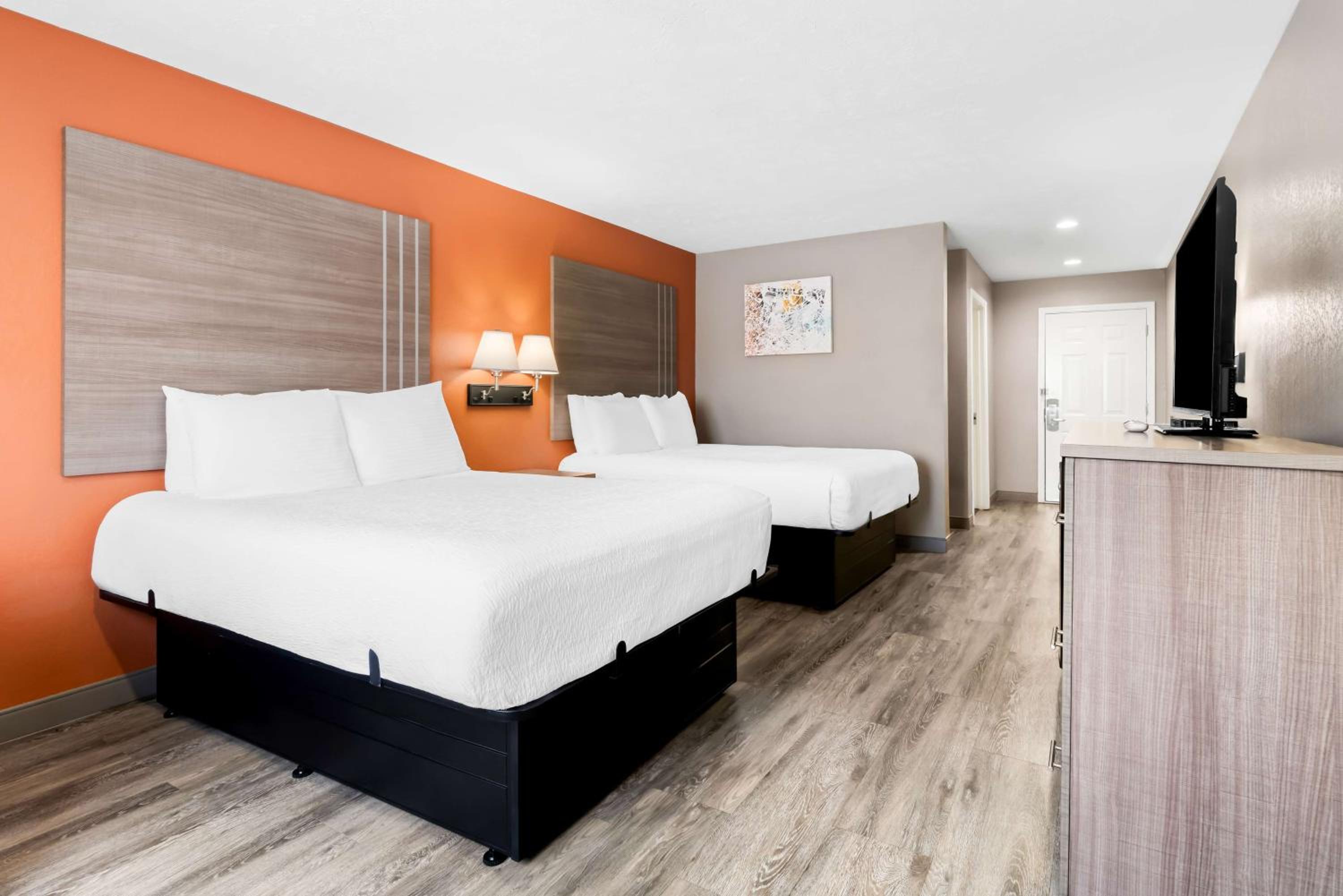 Queen Room with Two Queen Beds and Bath Tub - Mobility Accessible photo 2