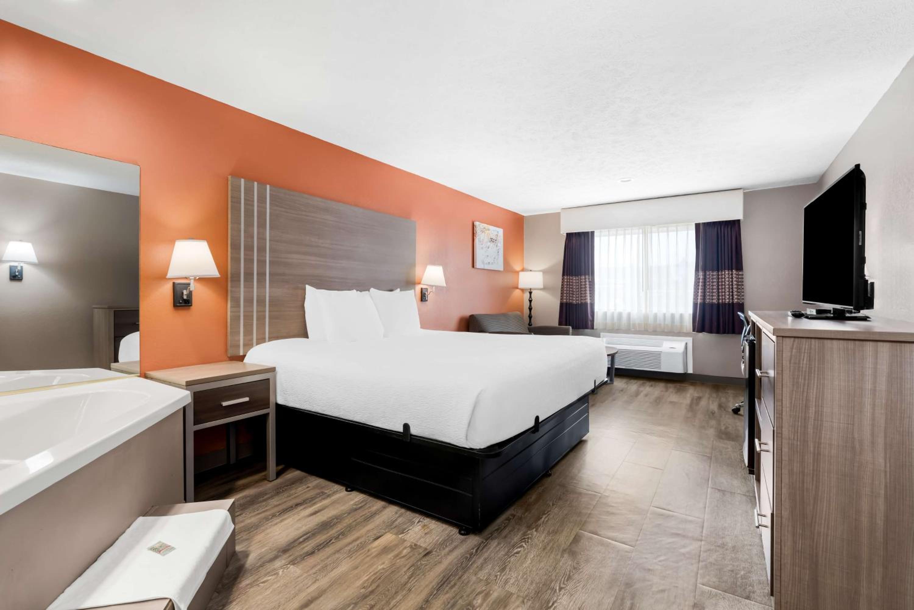 Deluxe King Room - Non-Smoking photo 1
