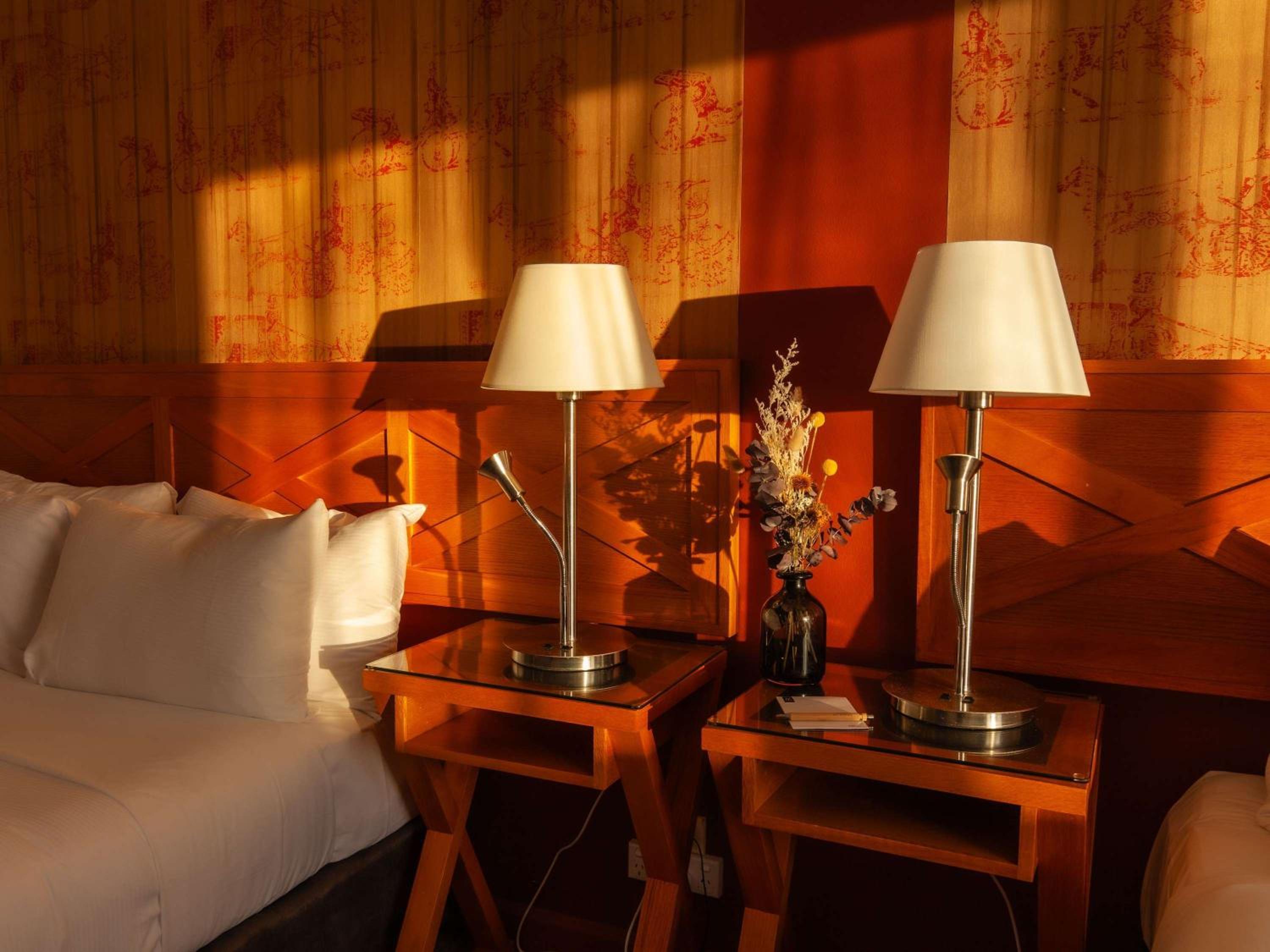Standard Queen Room with Two Queen Beds - Photo 9