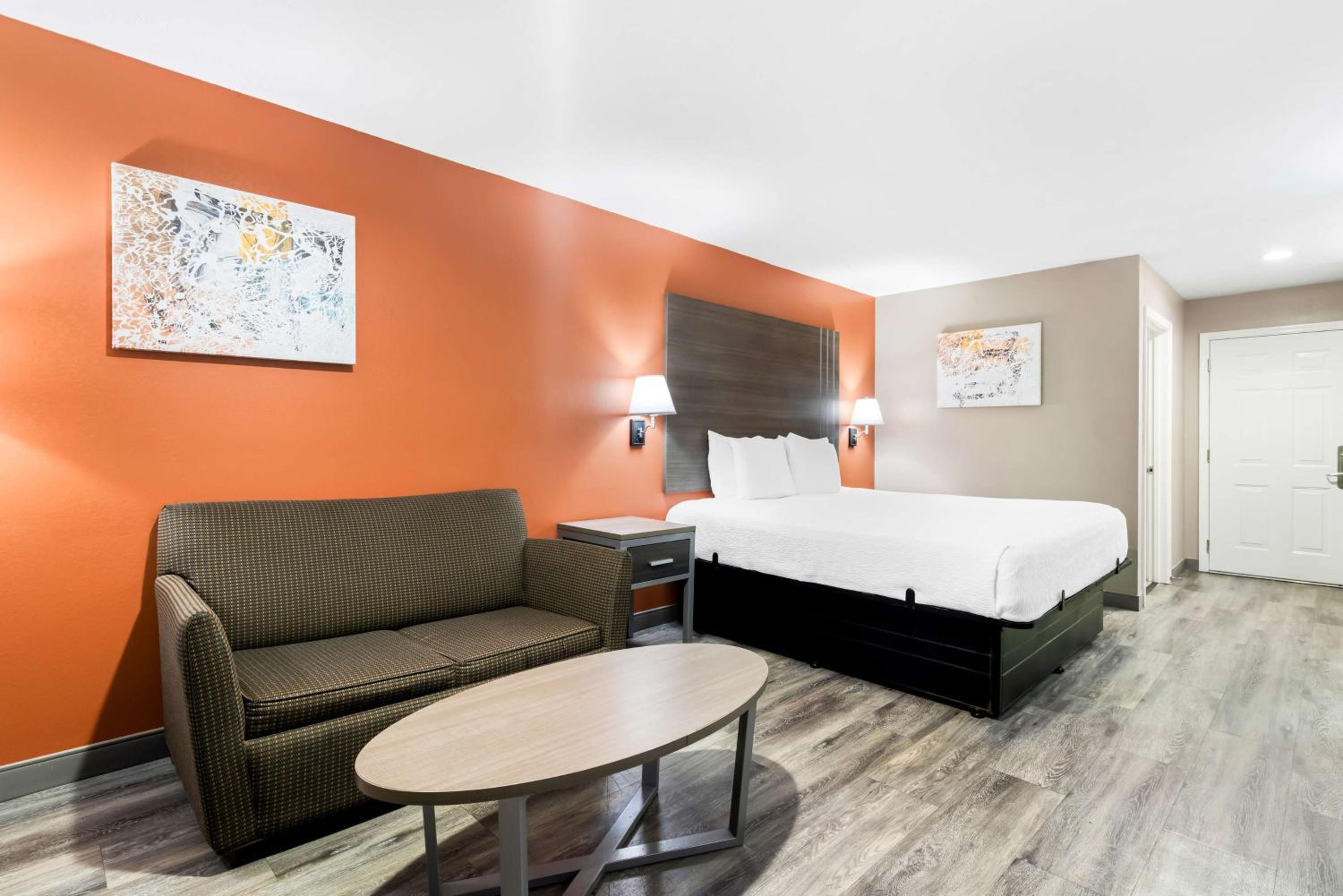 King Room - Non-Smoking/2nd Floor photo 1