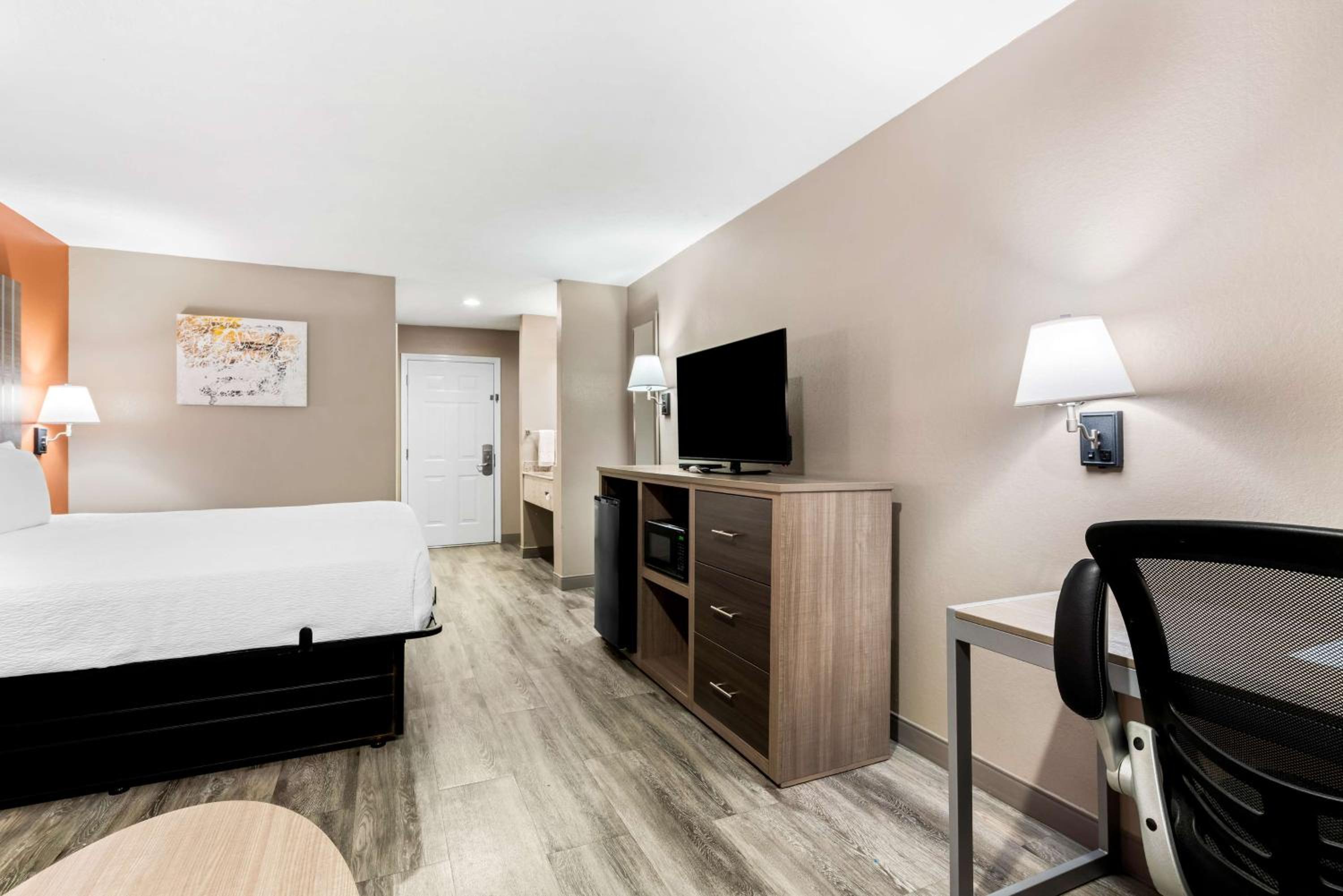 King Room - First Floor/Non-Smoking photo 3