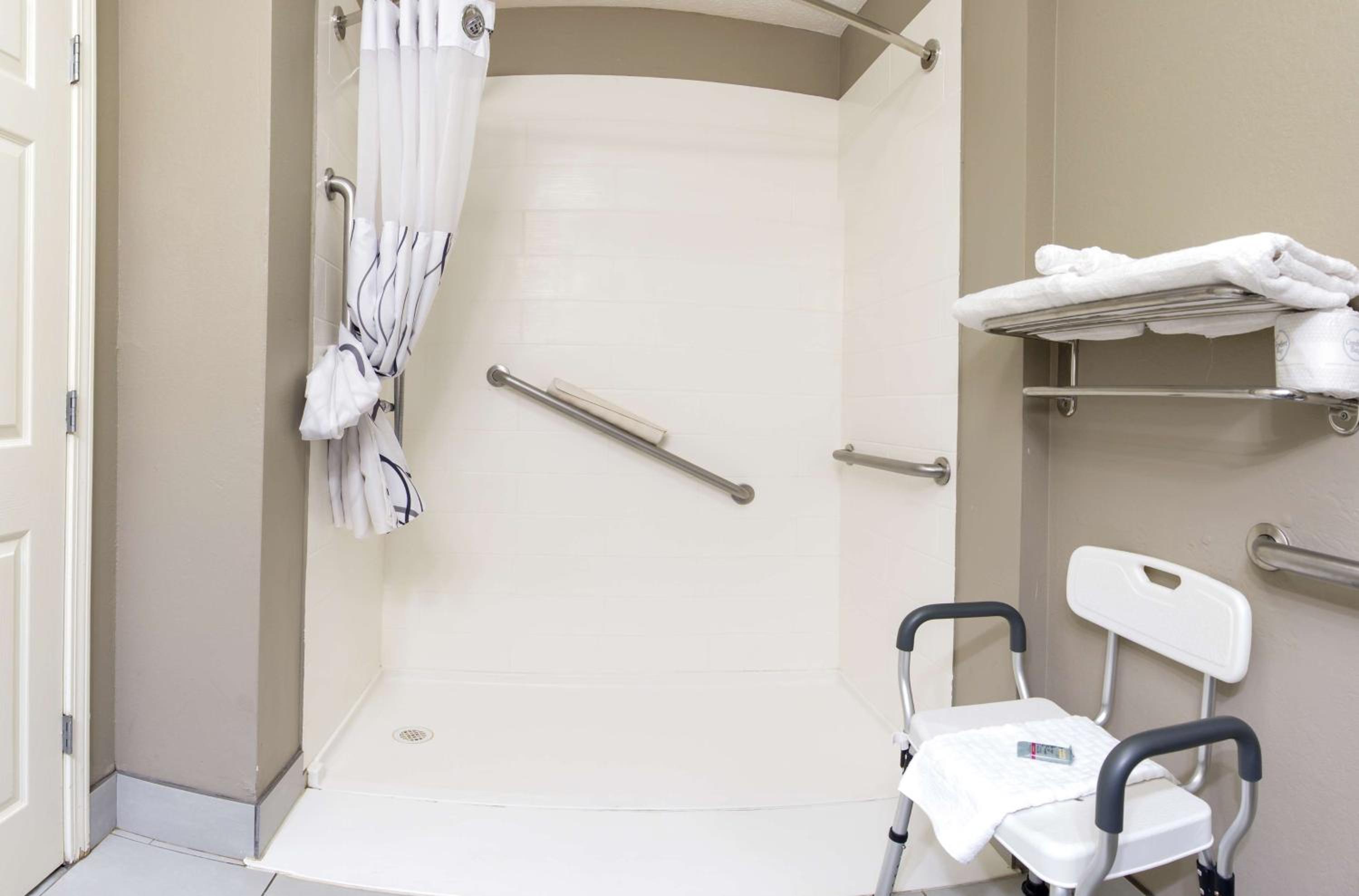 King Room with Roll-In Shower - Mobility Accessible/First Floor photo 2