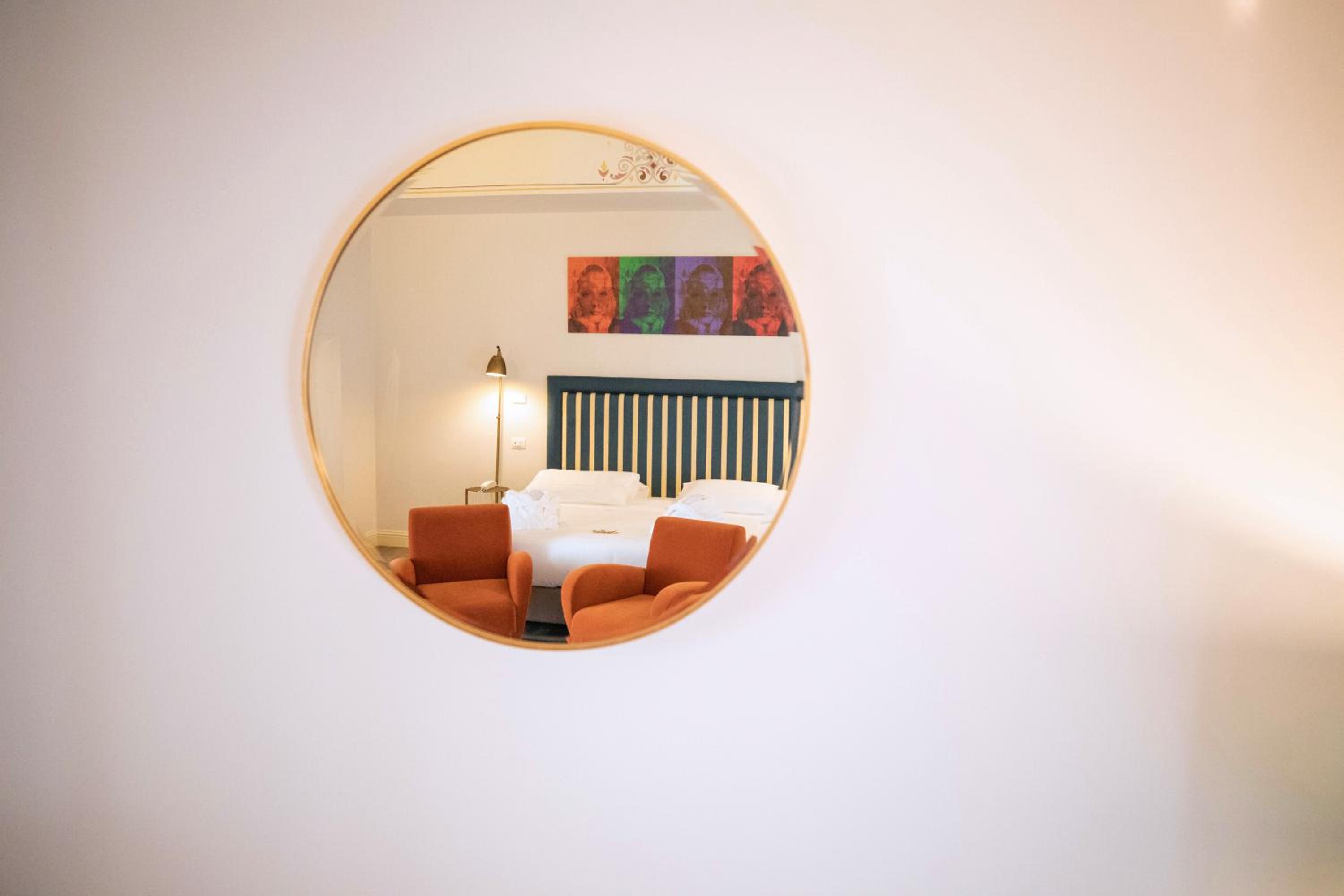 Deluxe Double Room with Side Sea View photo 3