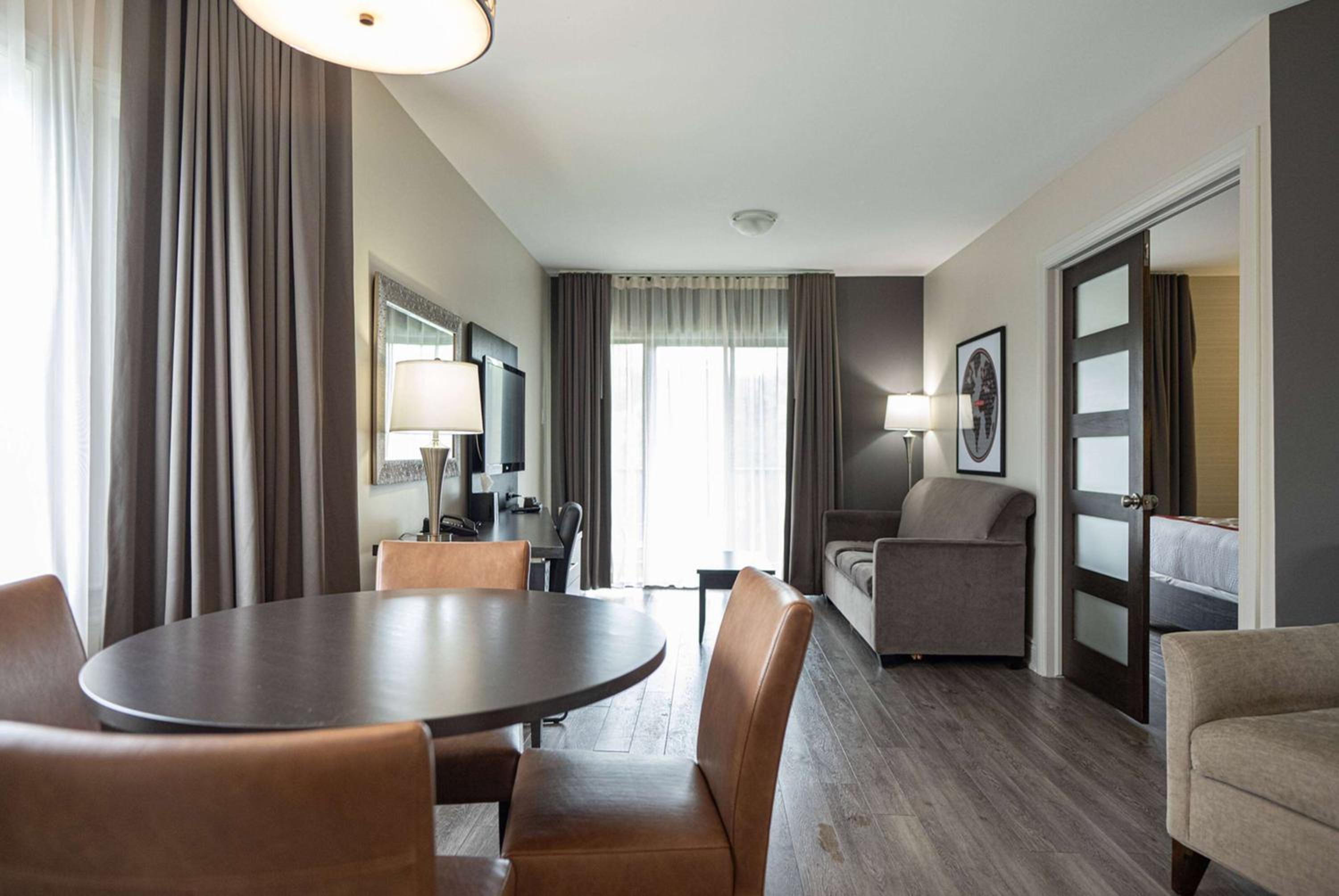 1 King Bed, Studio Suite, Water Front, Non-Smoking - Photo 1