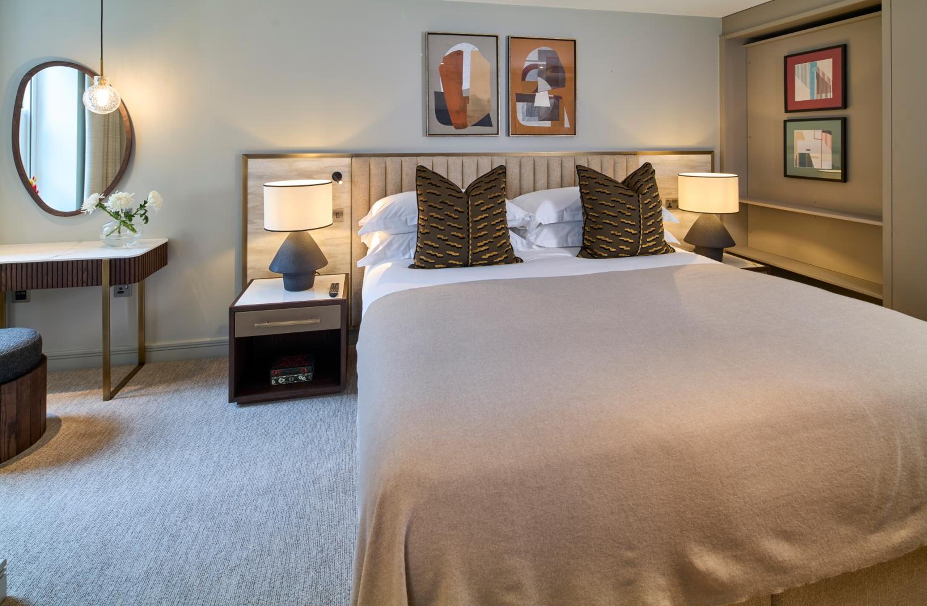 Luxury One-Bedroom Apartment photo 2