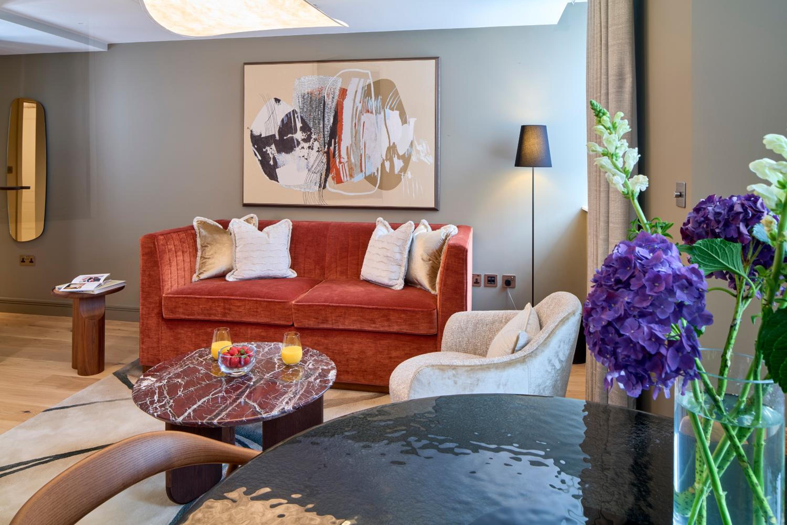 Luxury One-Bedroom Apartment photo 1