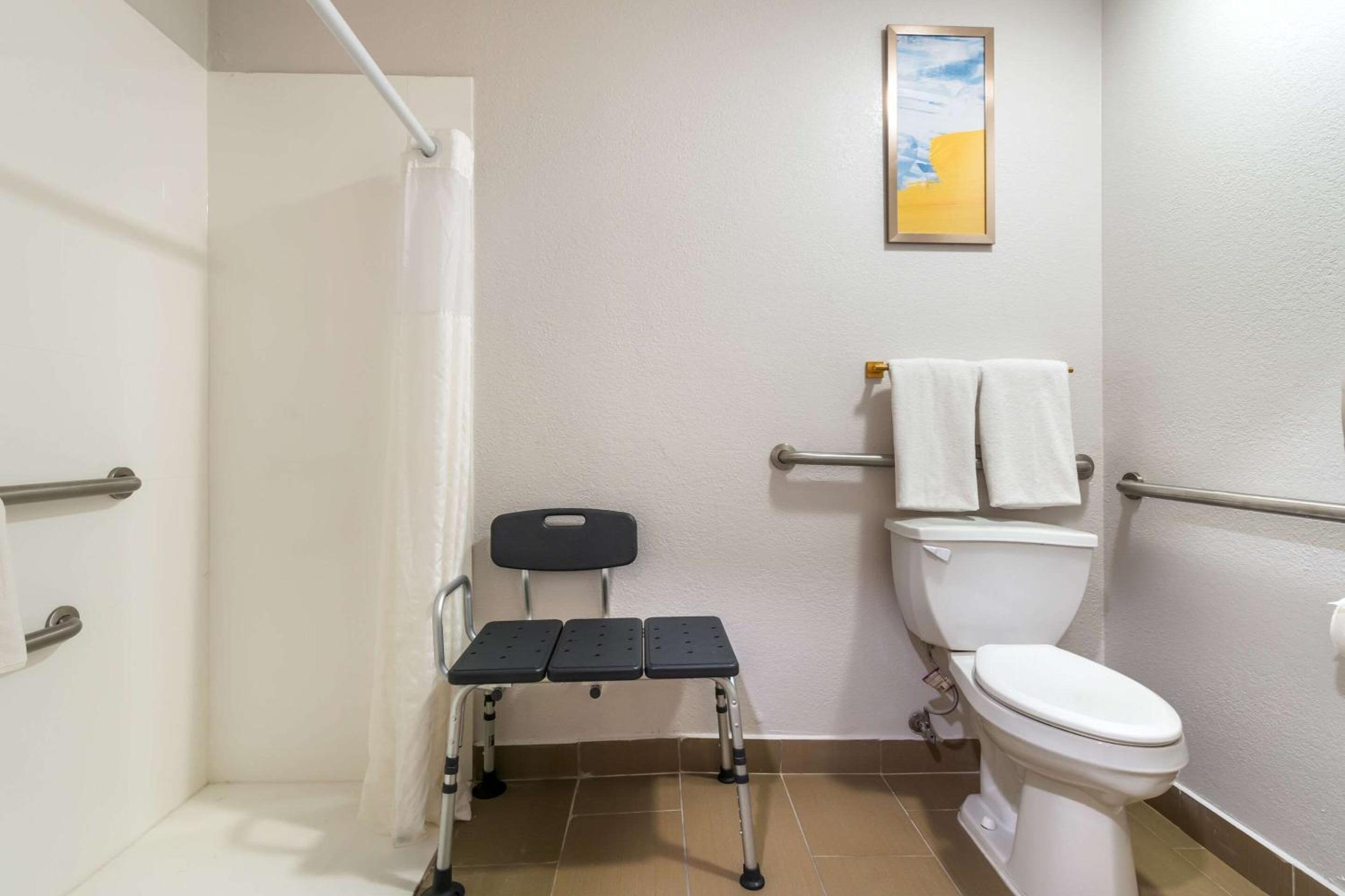 King Room - Disability Access/Non-Smoking - Photo 6