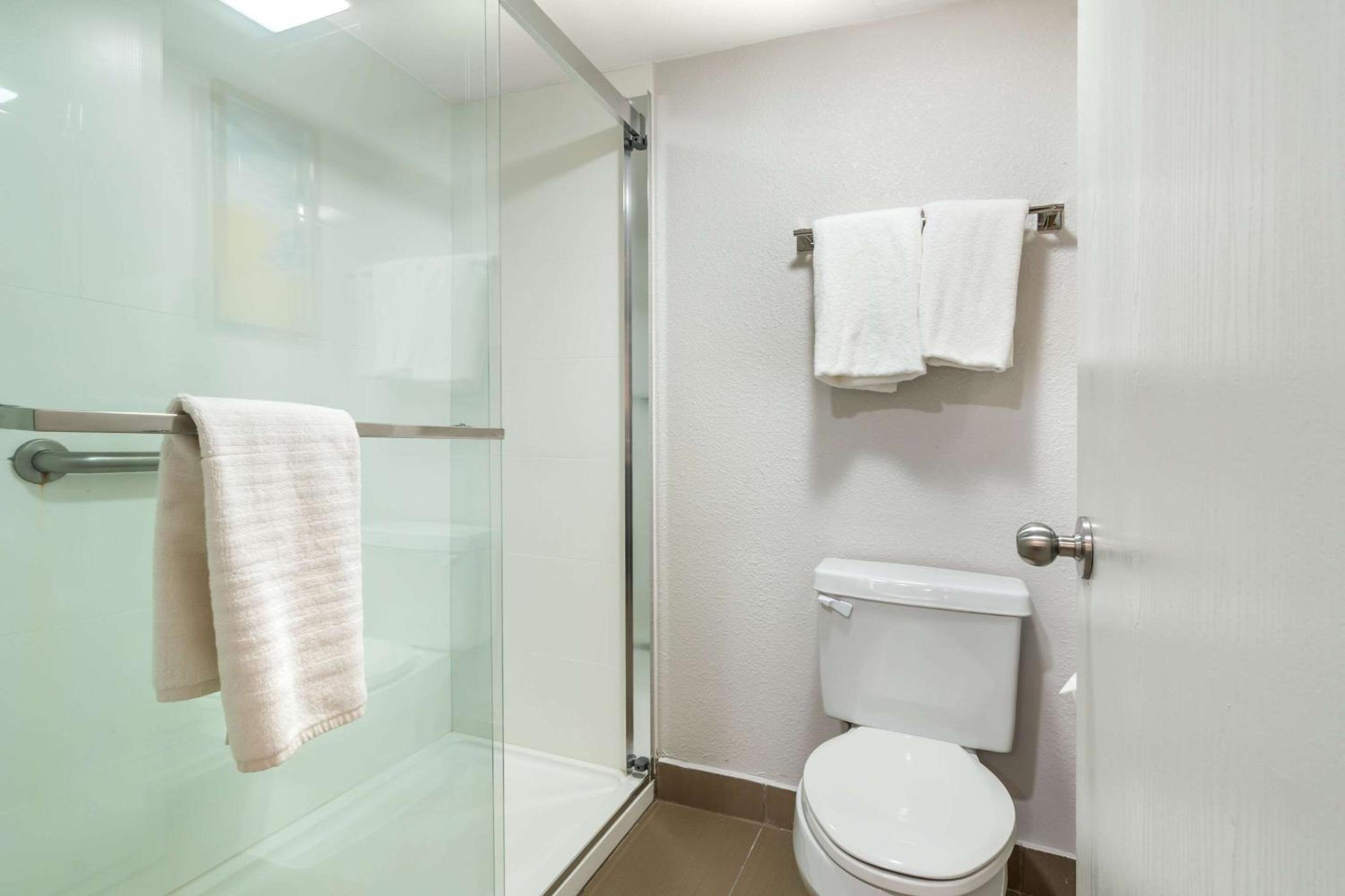 King Room - Non-Smoking - Photo 2