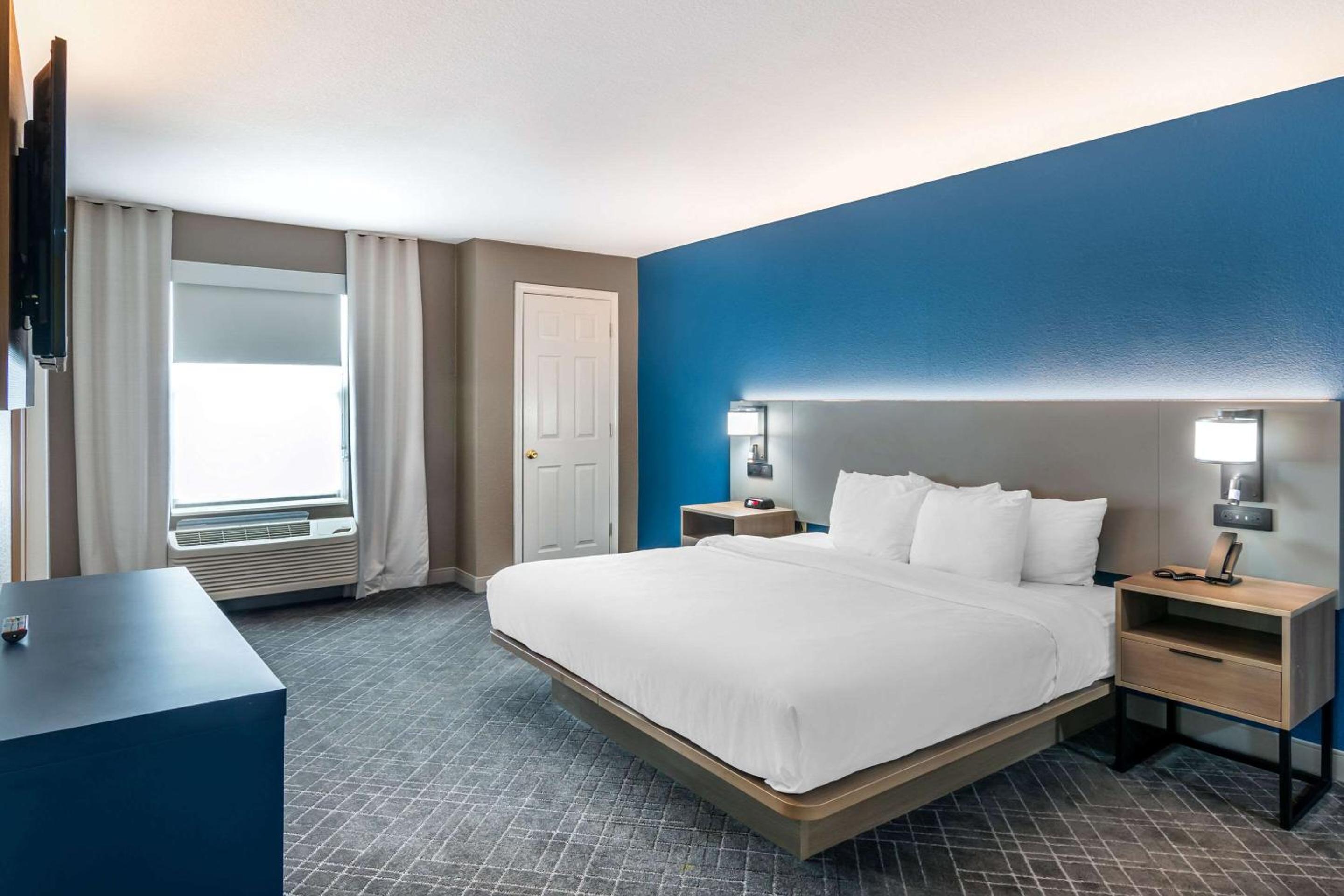 King Suite with Spa Bath - Photo 7